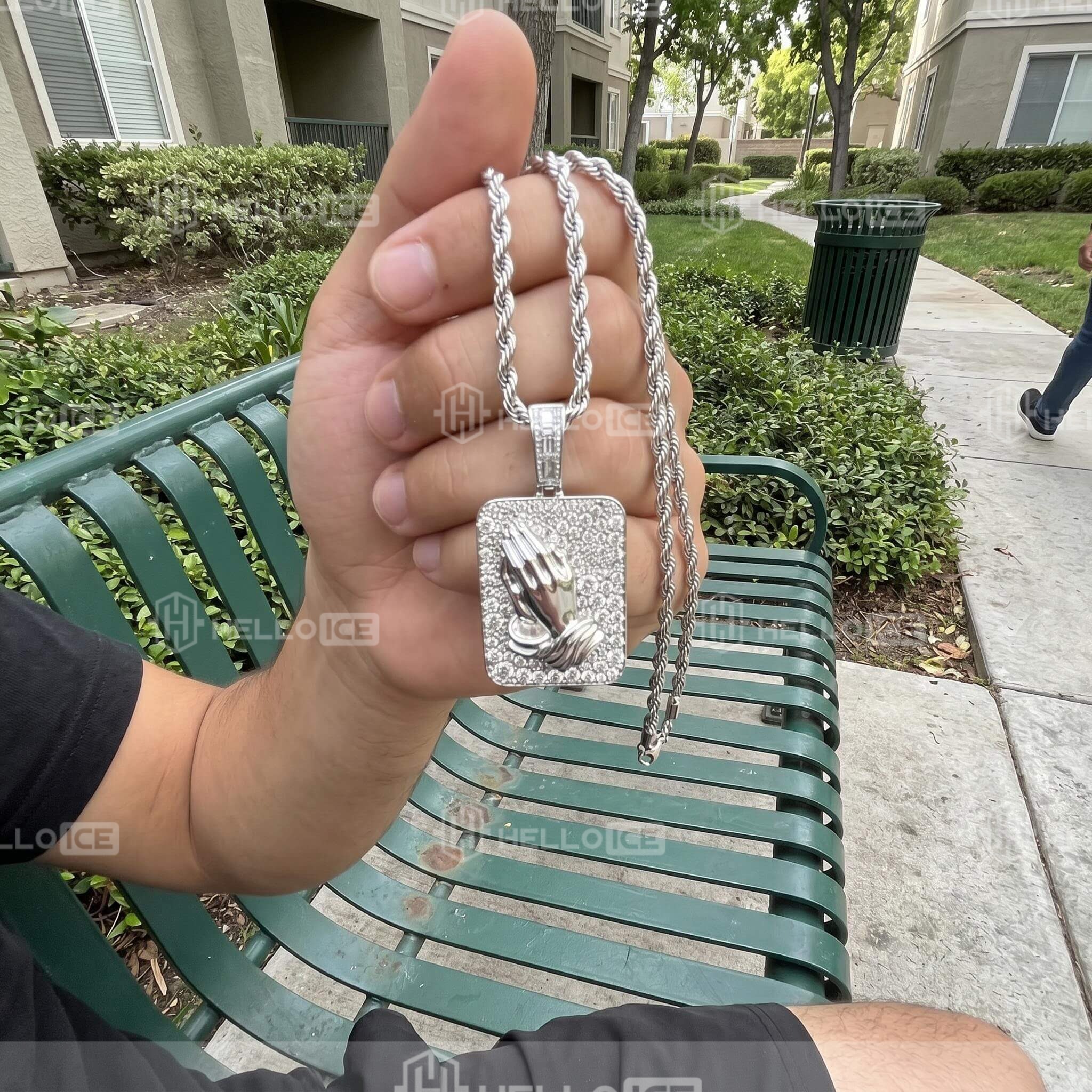 Helloice Review Image