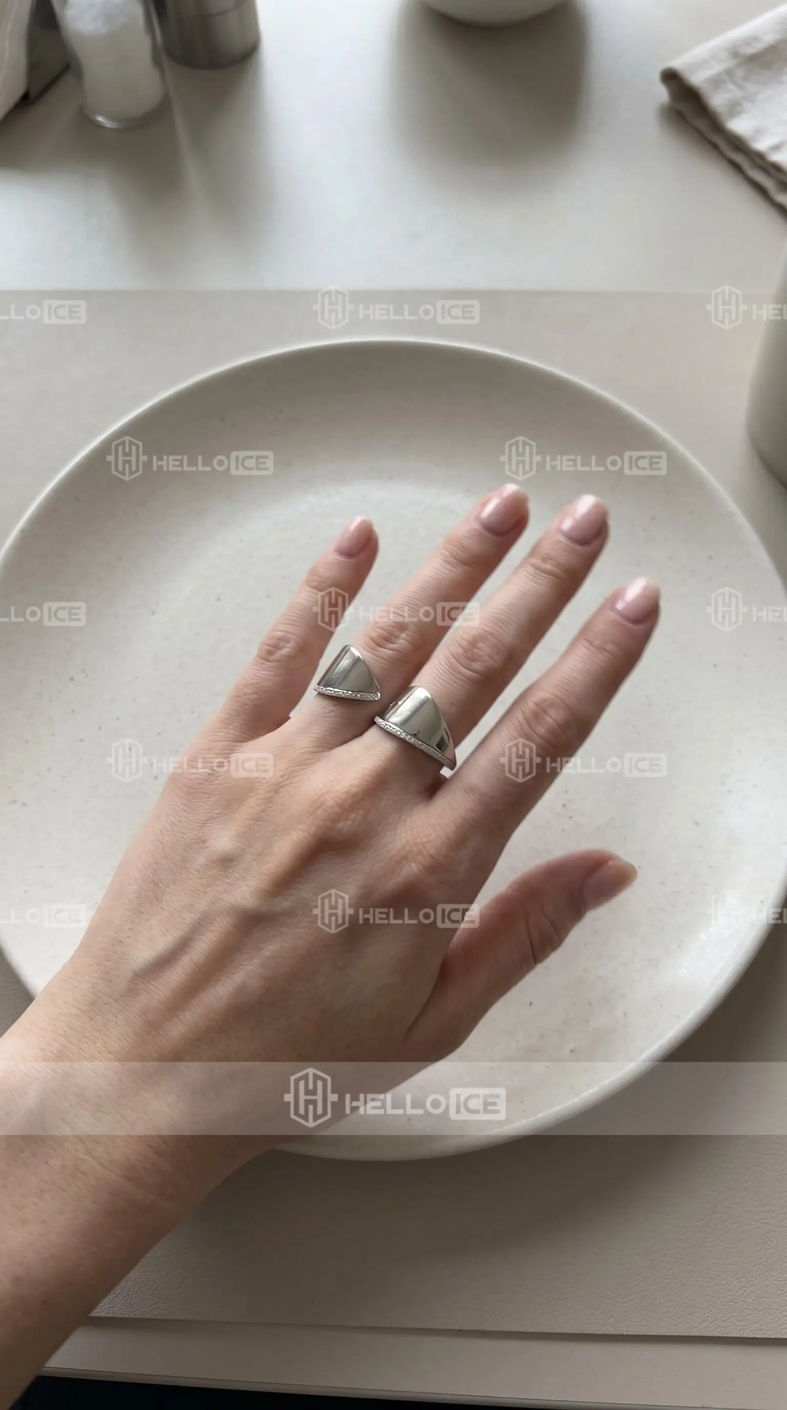 Helloice Review Image