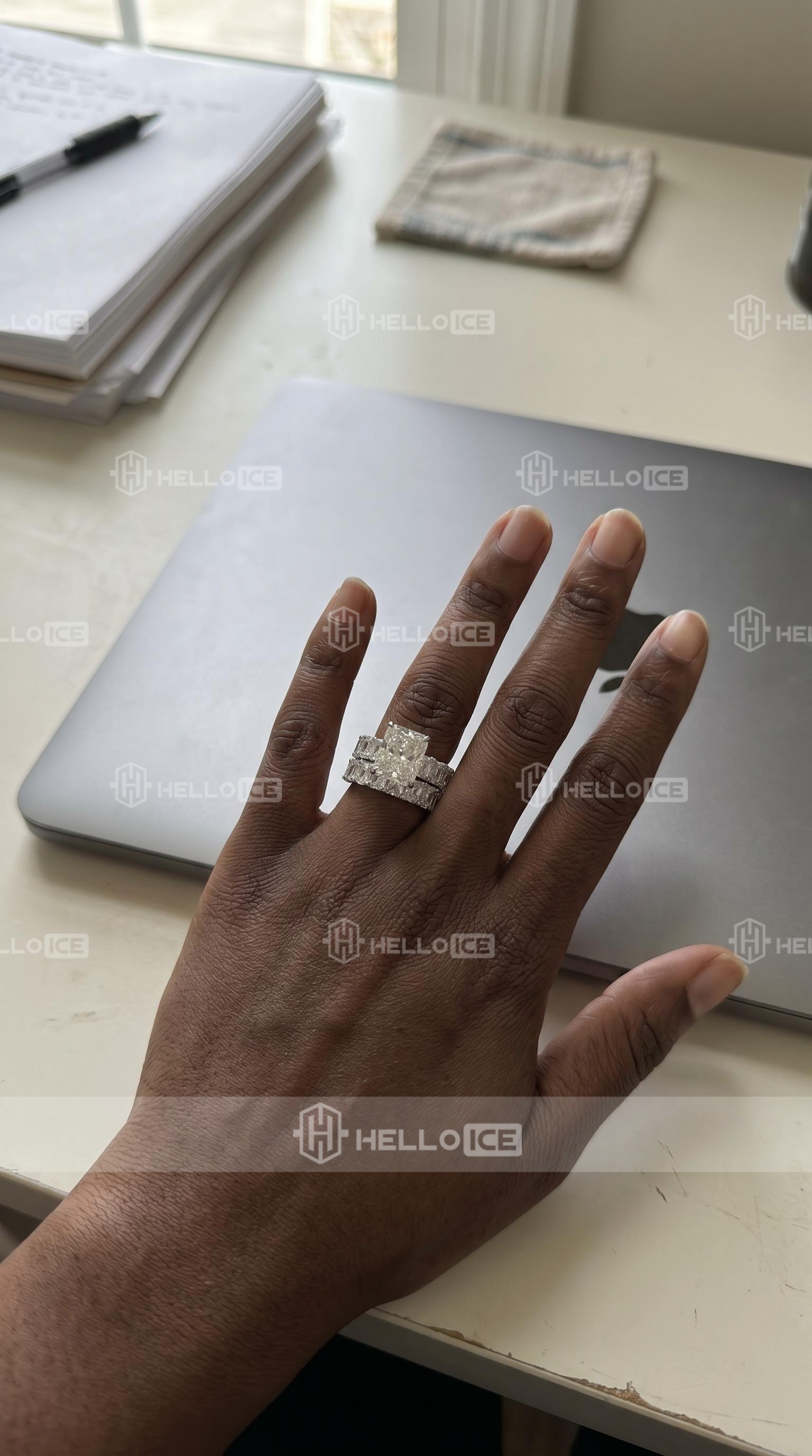 Helloice Review Image