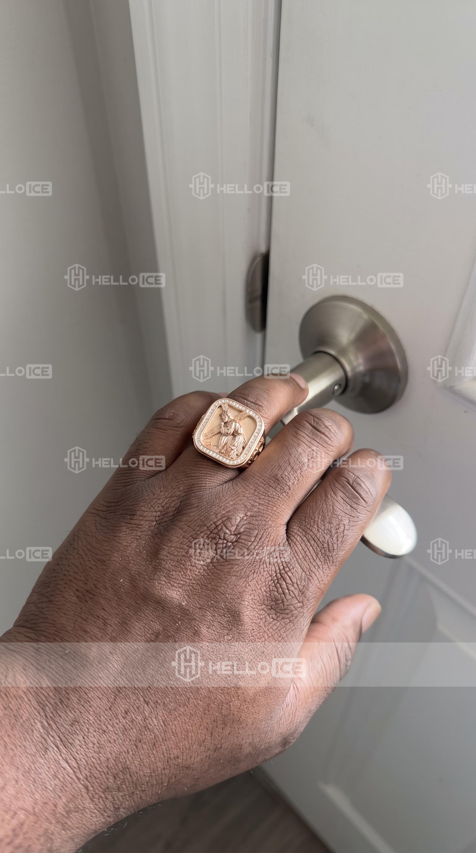 Helloice Review Image