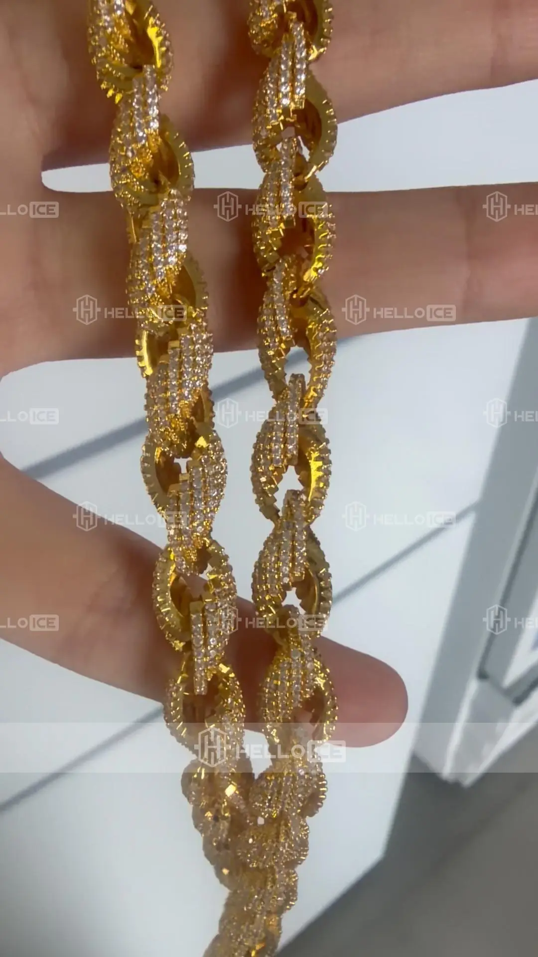 Helloice Review Image