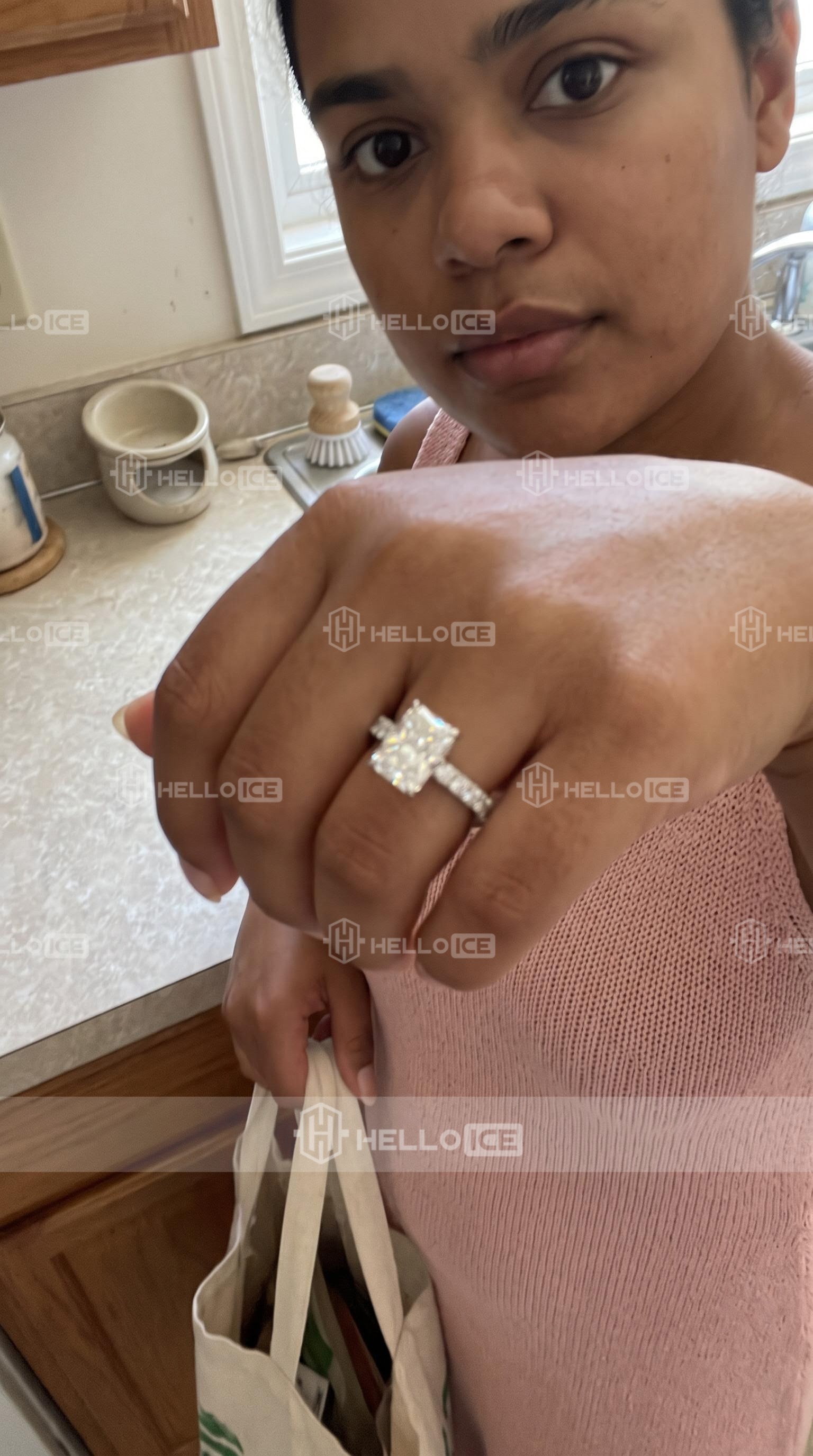 Helloice Review Image
