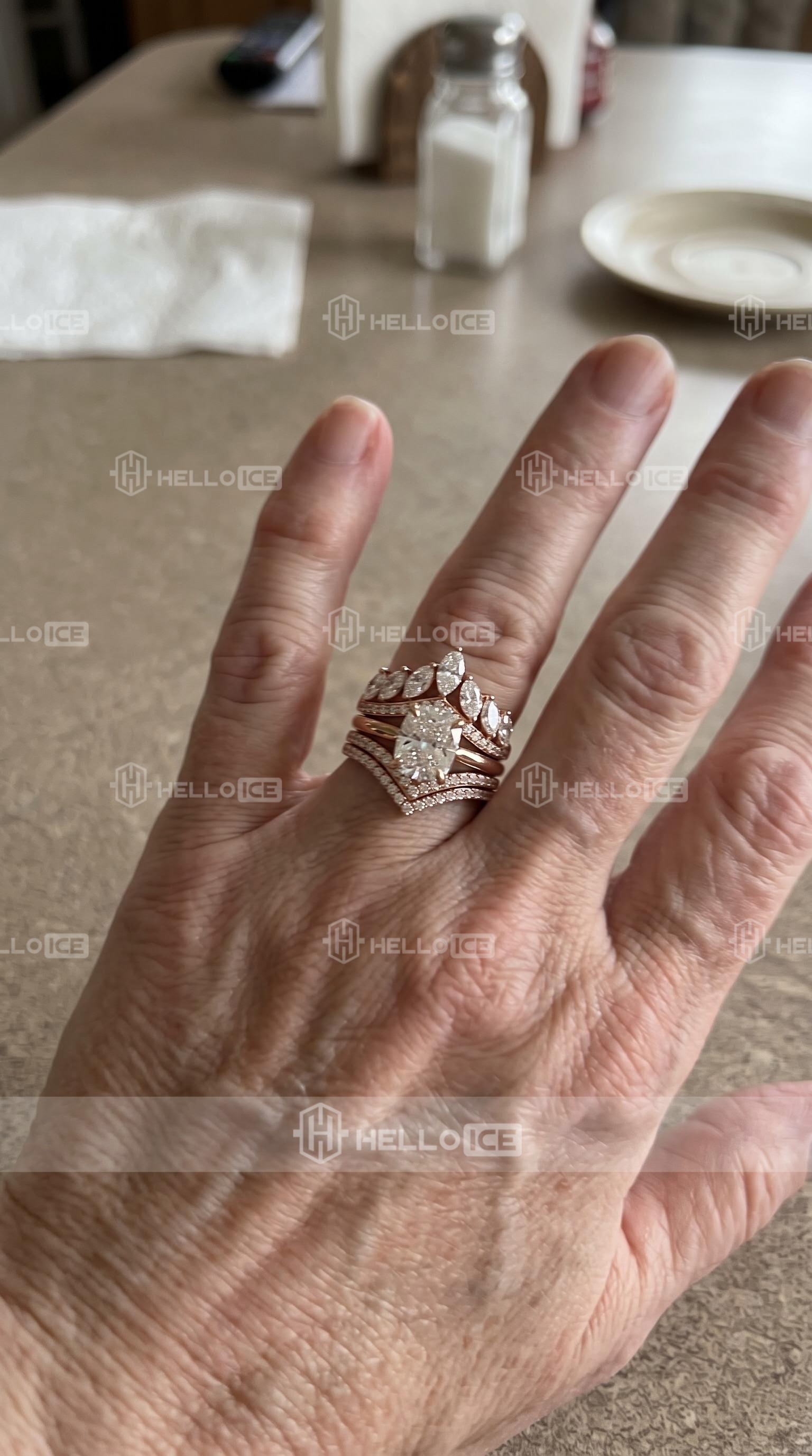 Helloice Review Image