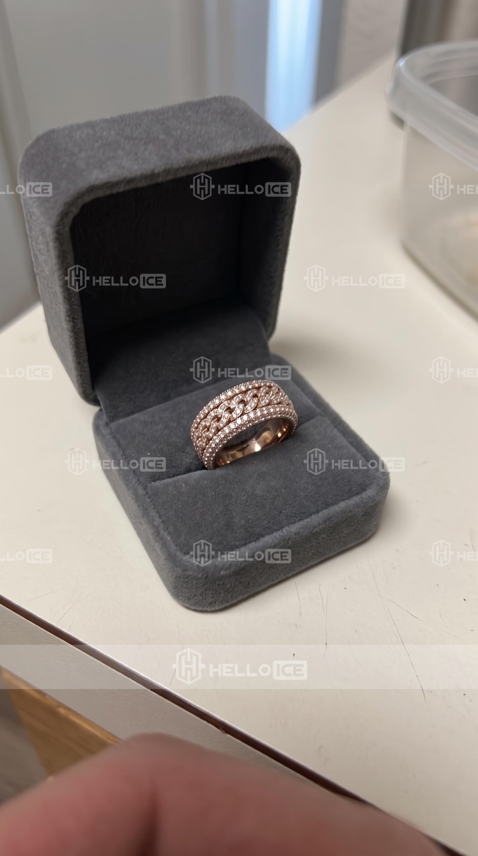 Helloice Review Image