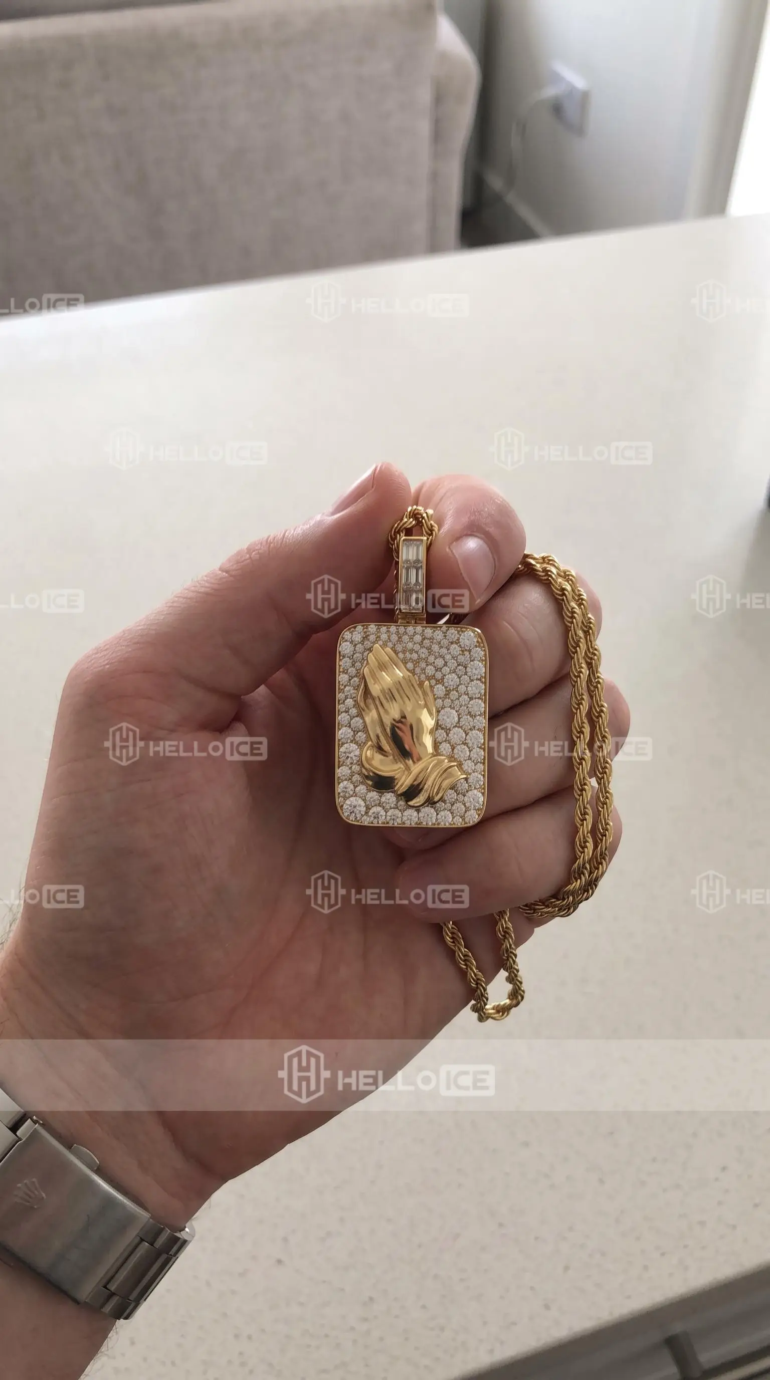 Helloice Review Image