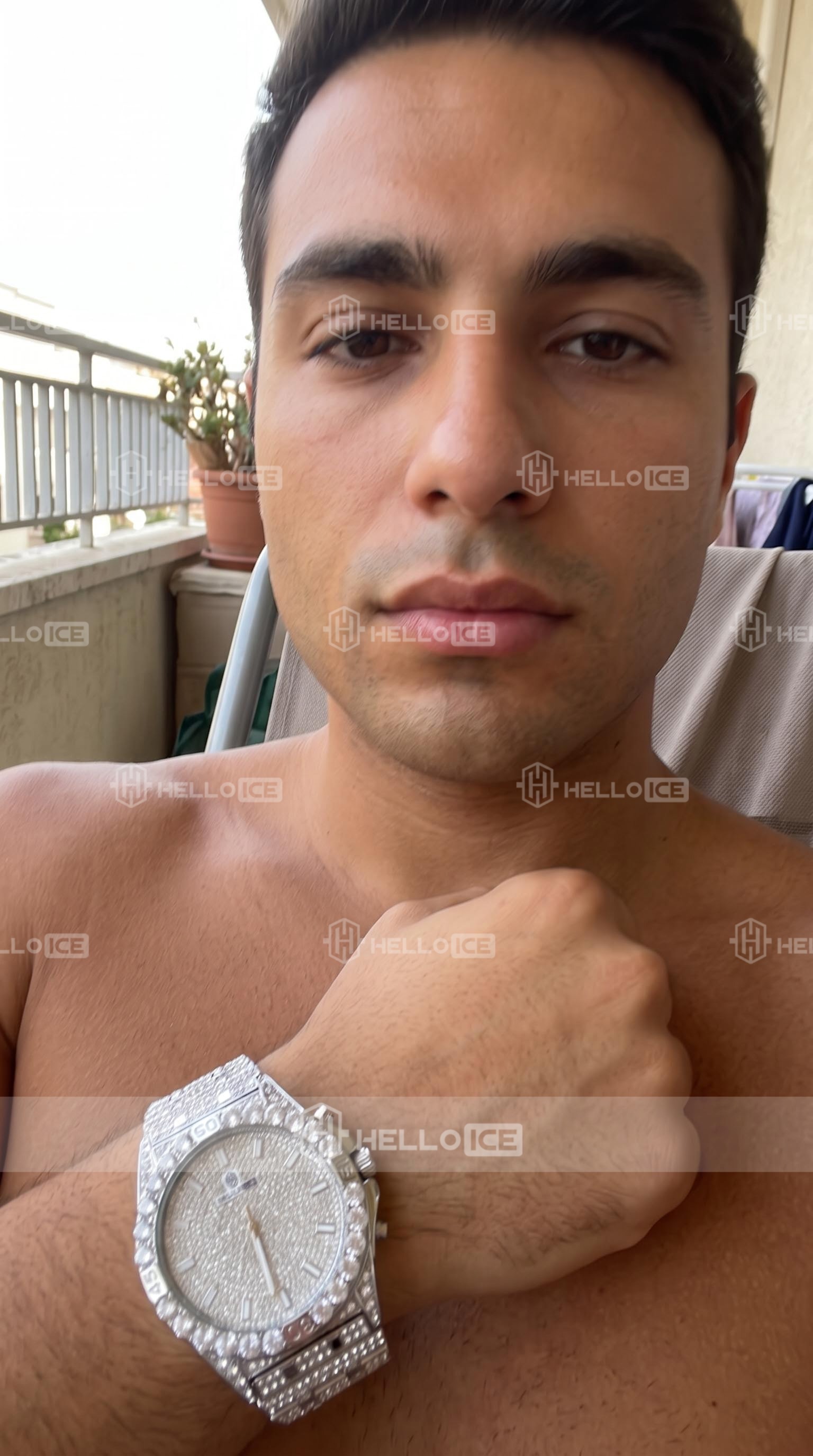 Helloice Review Image
