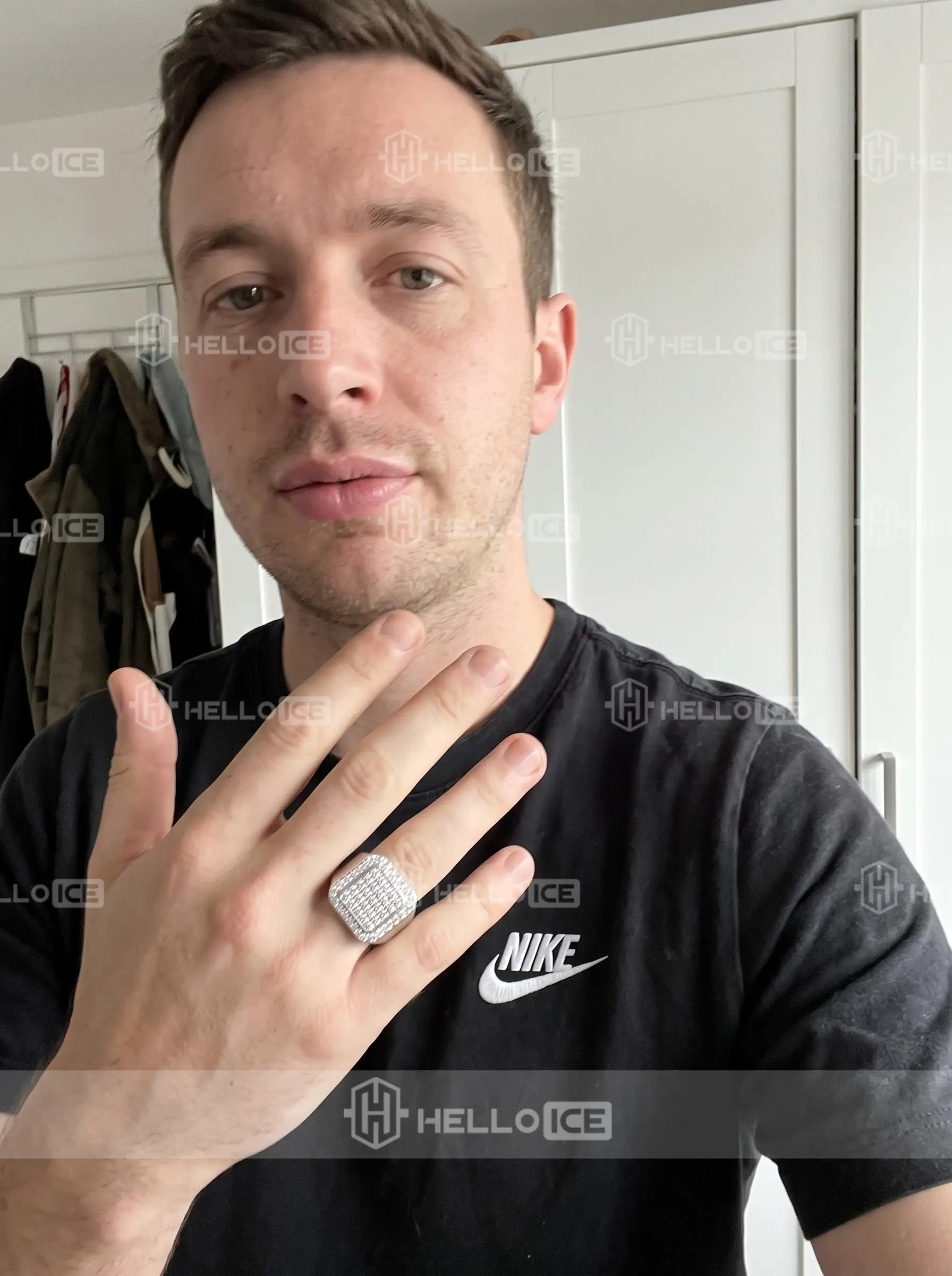 Helloice Review Image