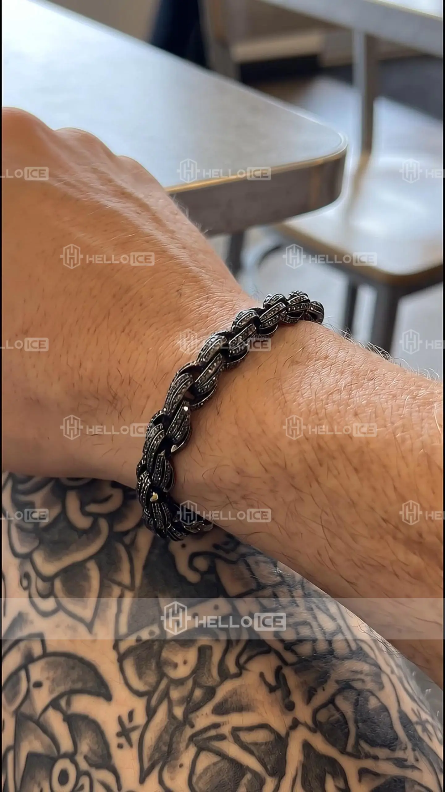 Helloice Review Image
