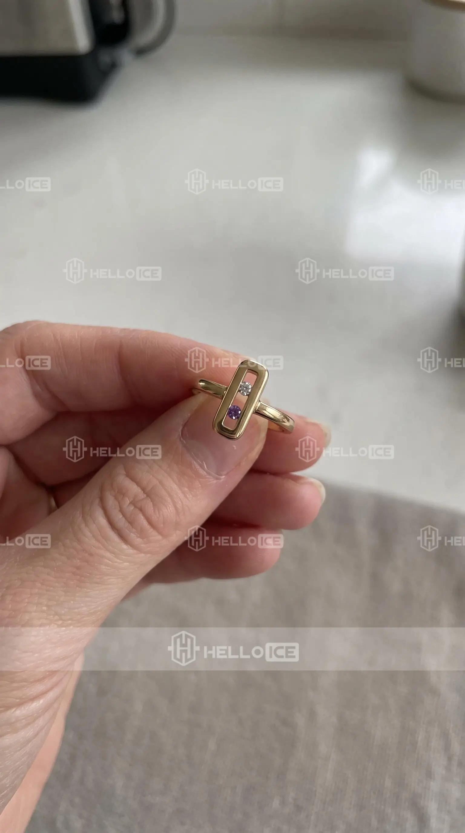 Helloice Review Image