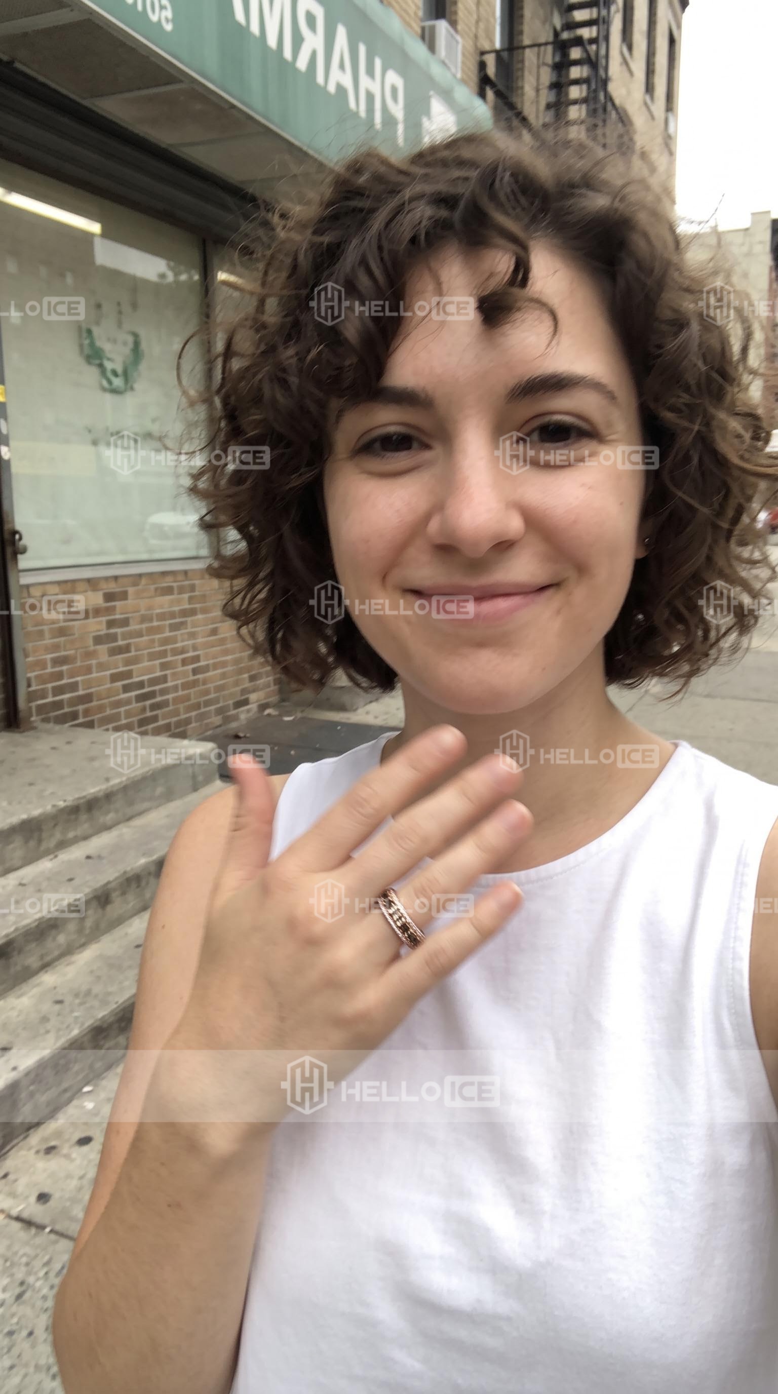 Helloice Review Image