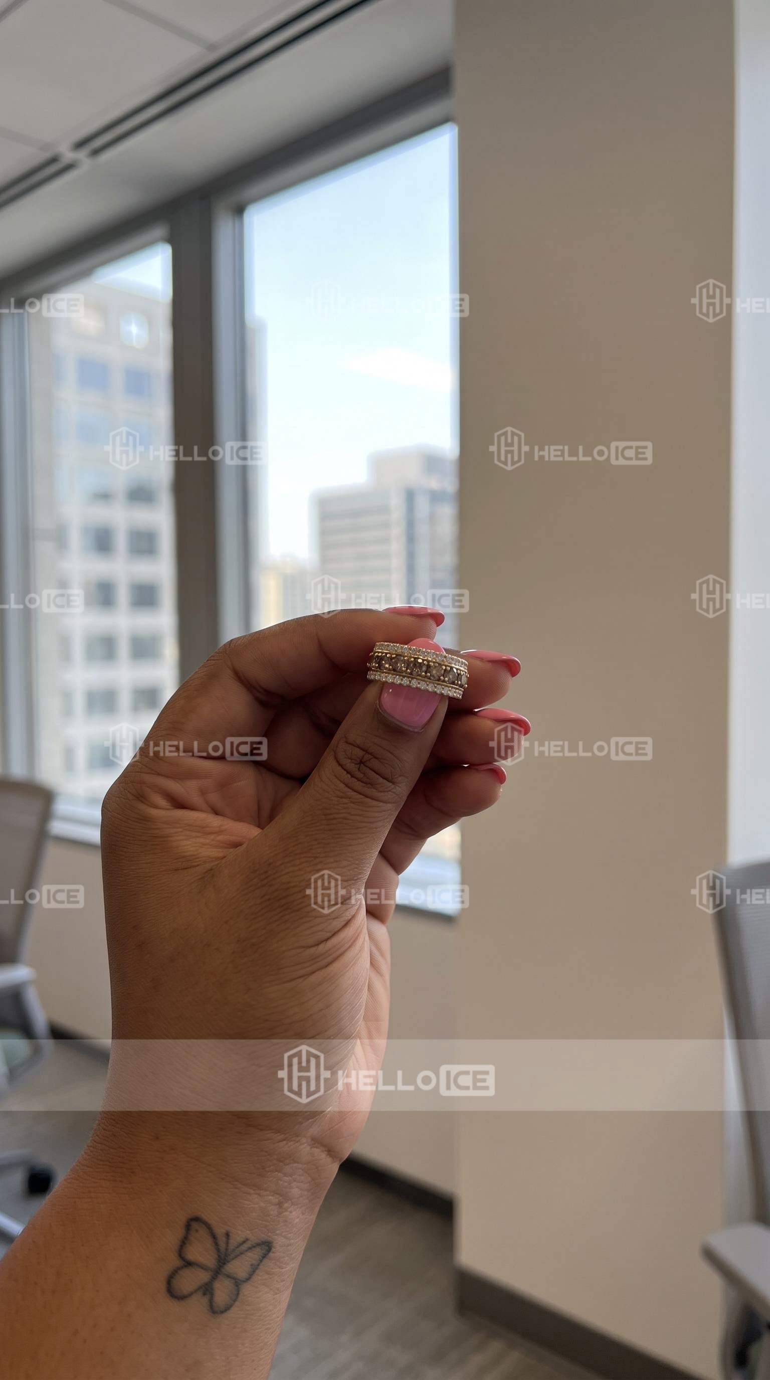 Helloice Review Image