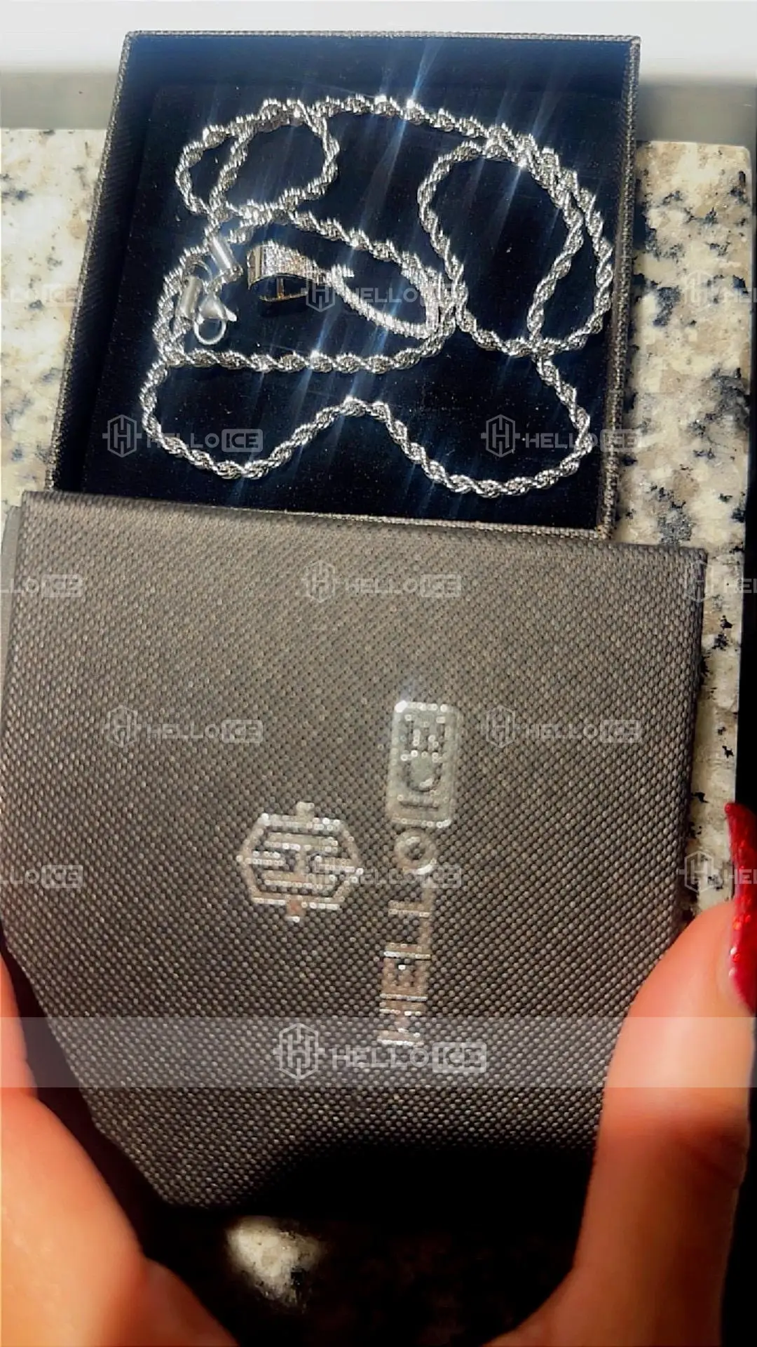 Helloice Review Image