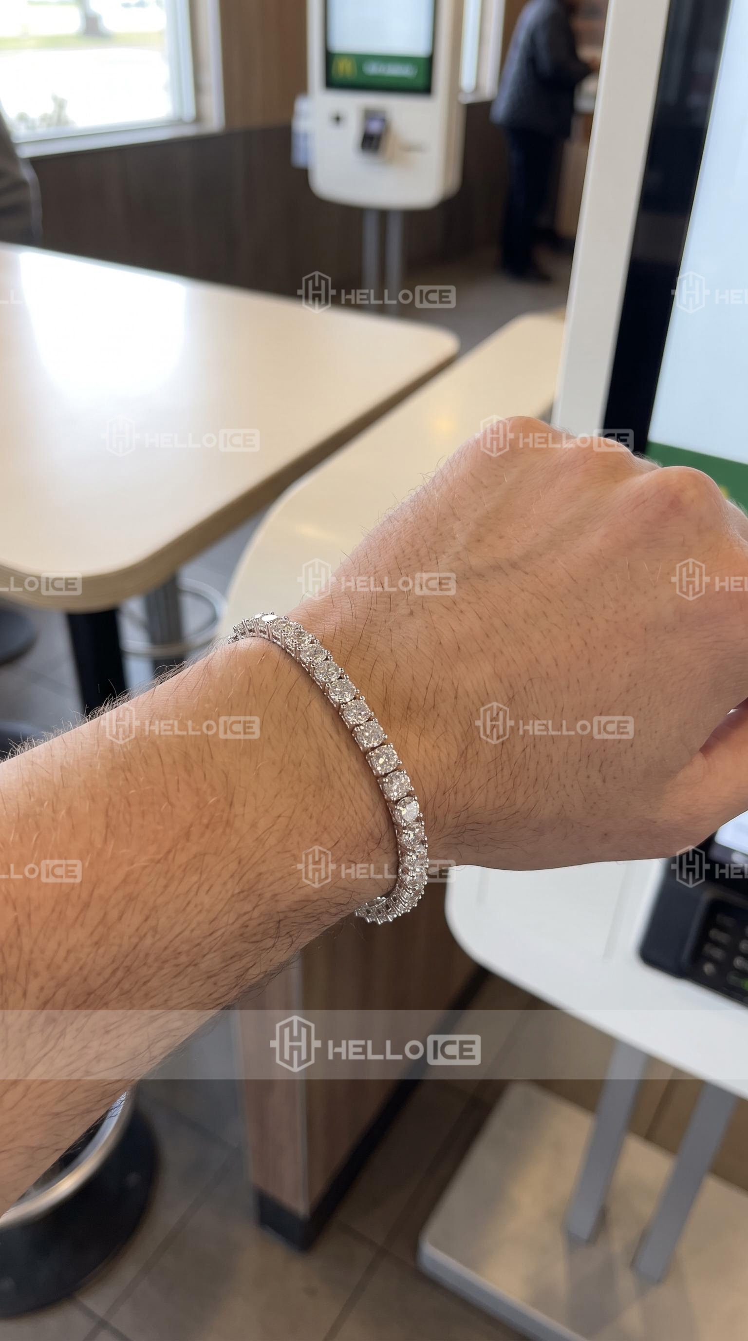 Helloice Review Image