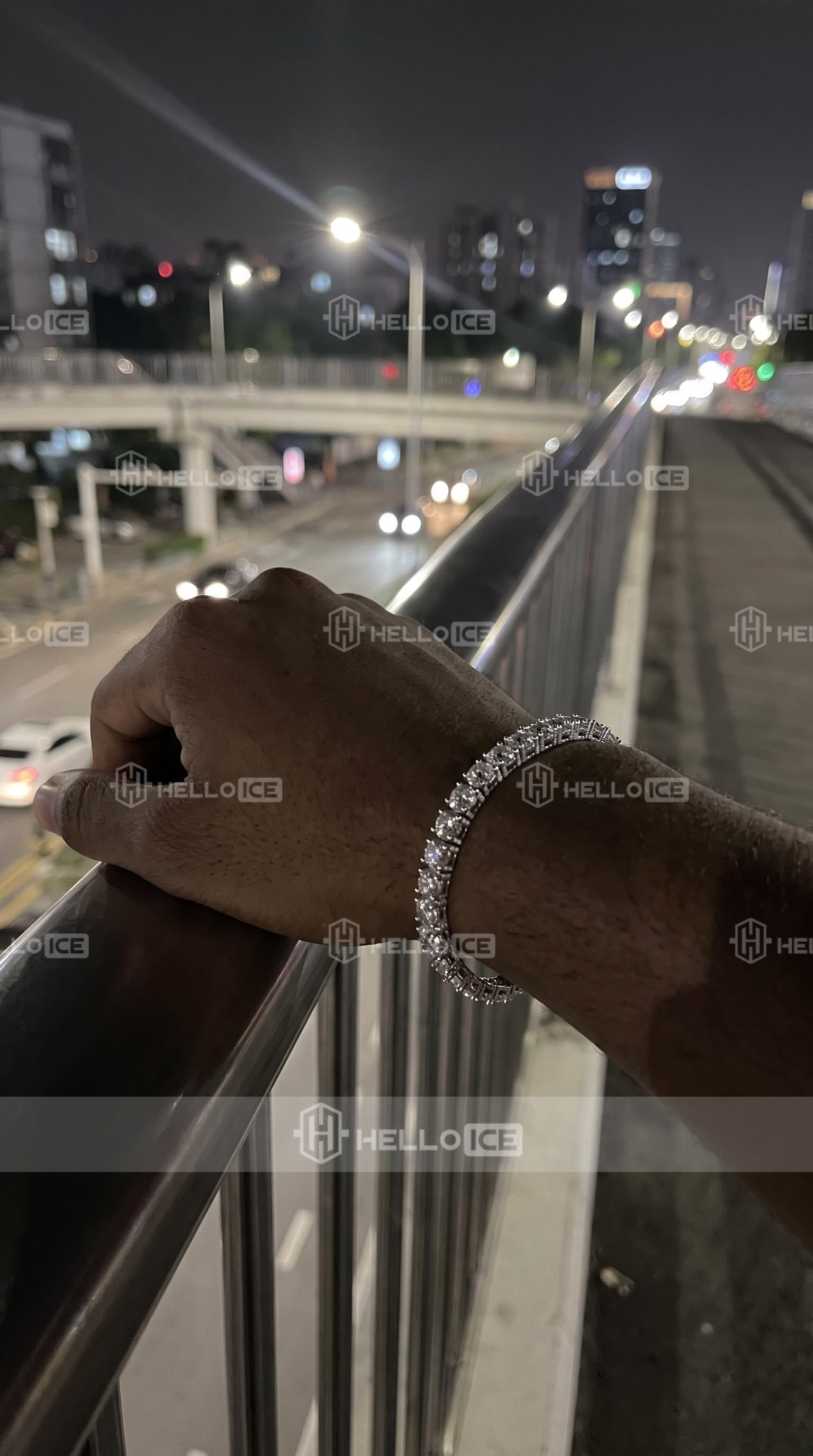 Helloice Review Image
