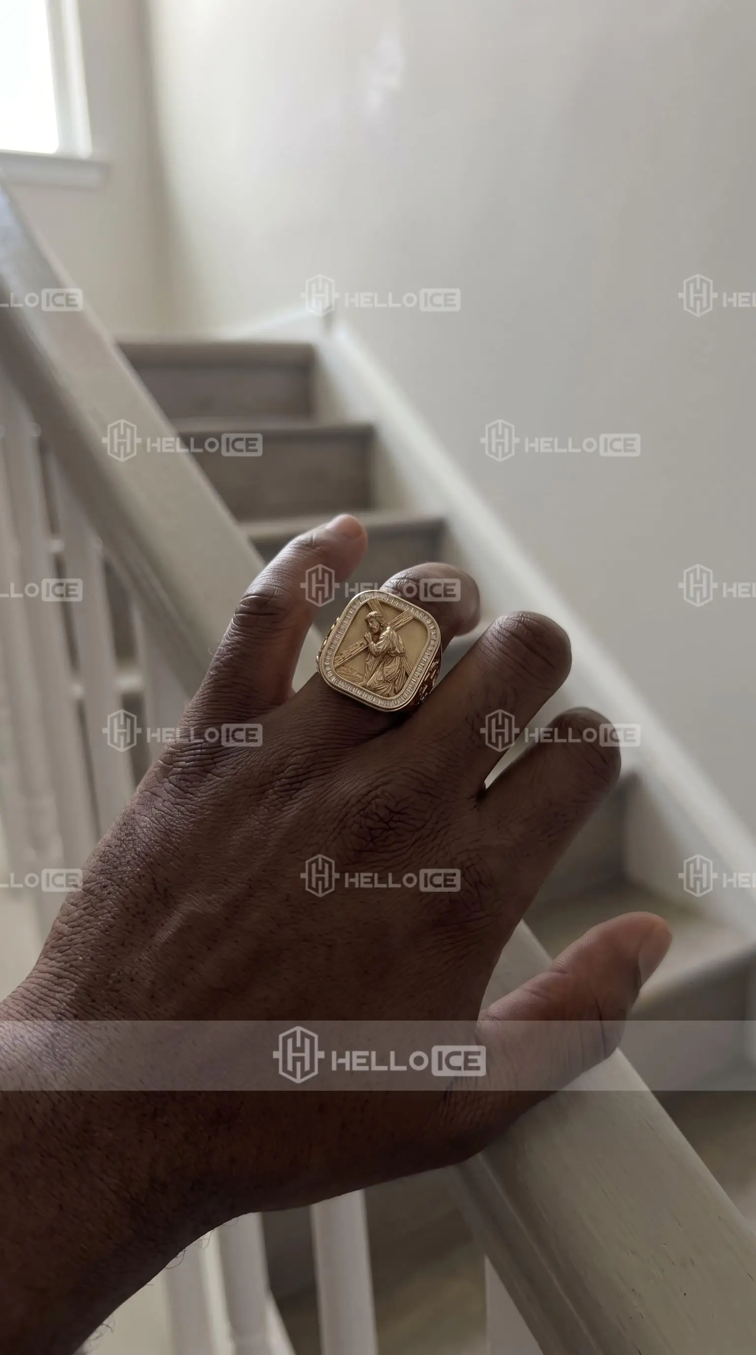 Helloice Review Image