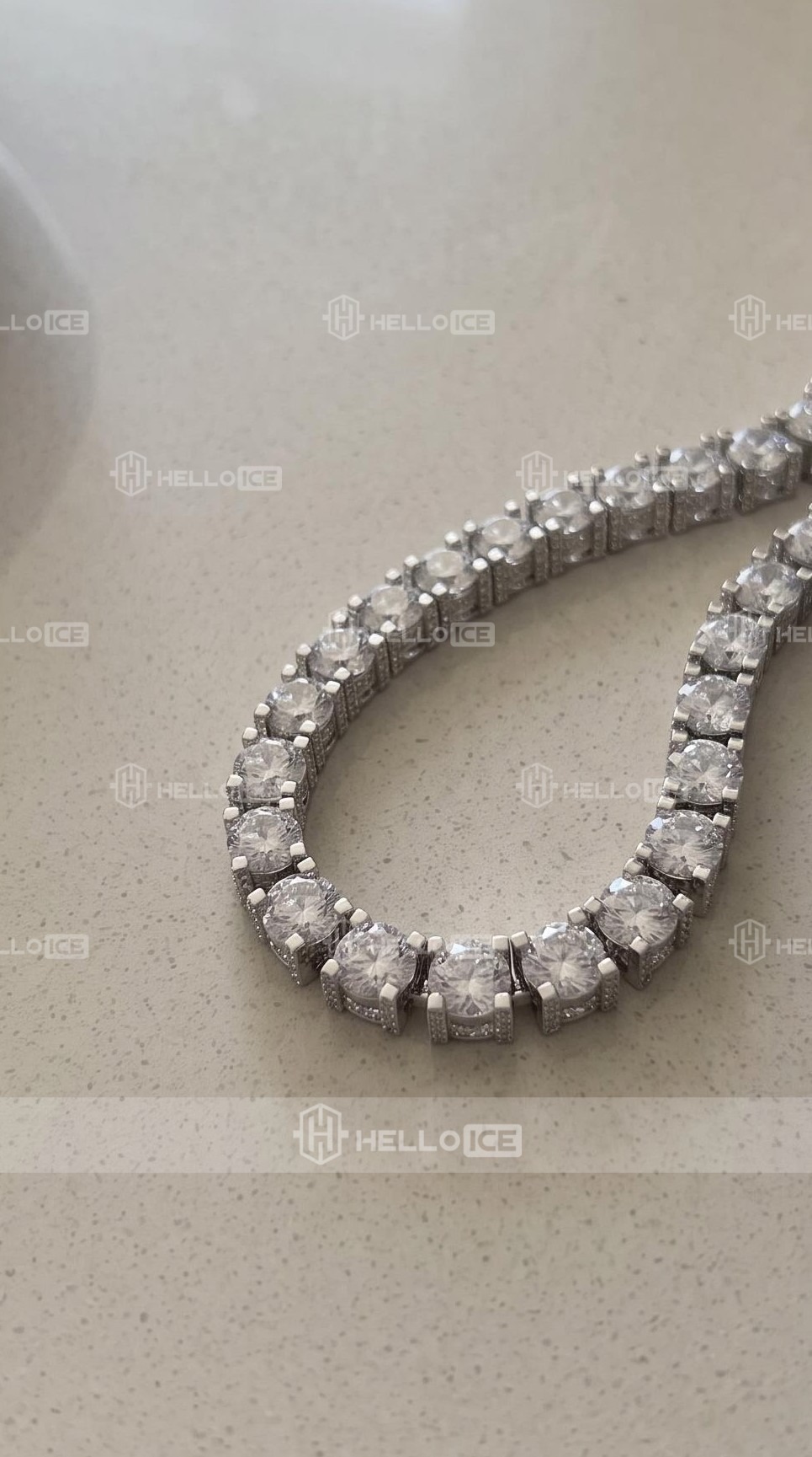 Helloice Review Image