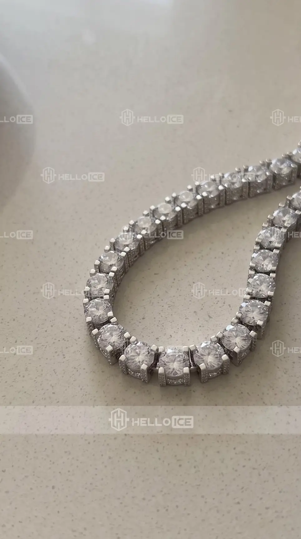 Helloice Review Image