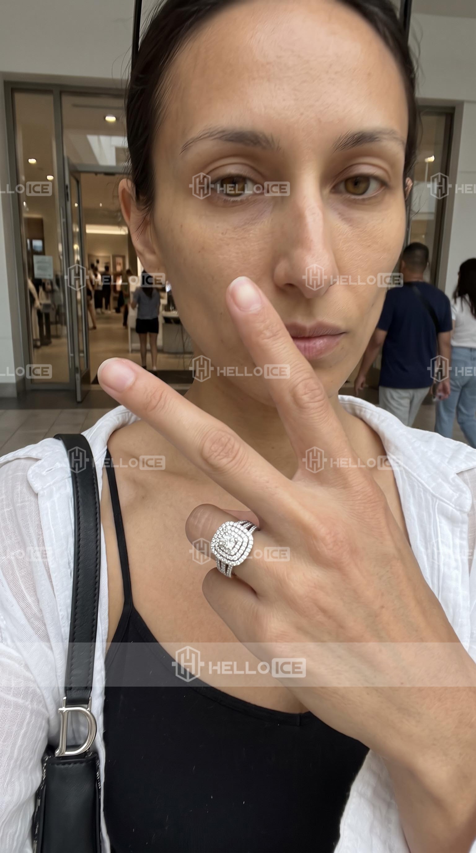 Helloice Review Image