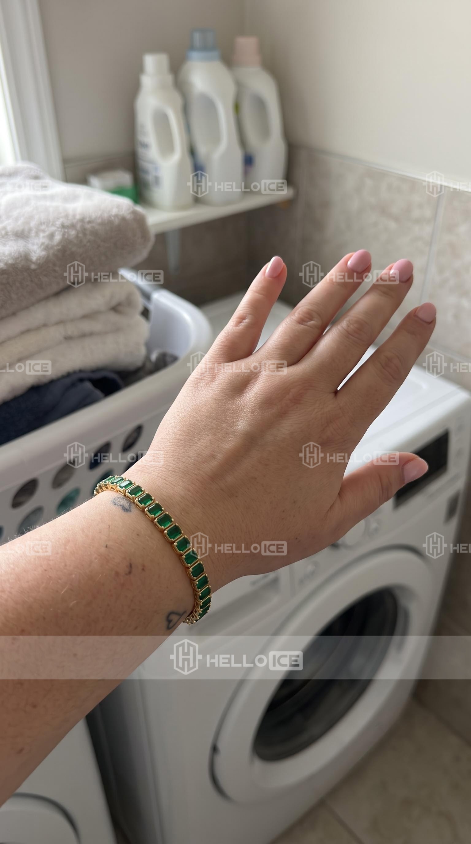Helloice Review Image