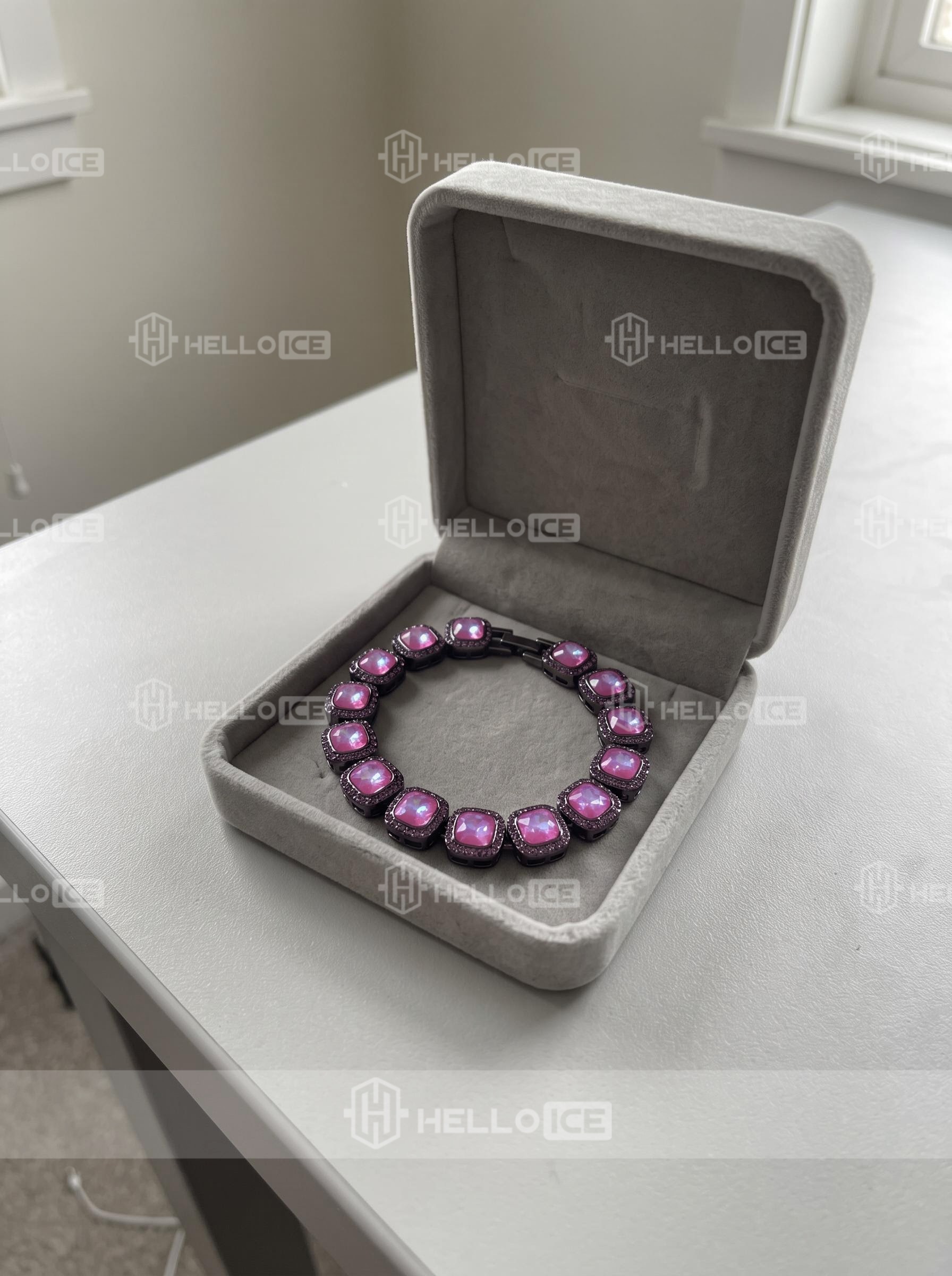Helloice Review Image