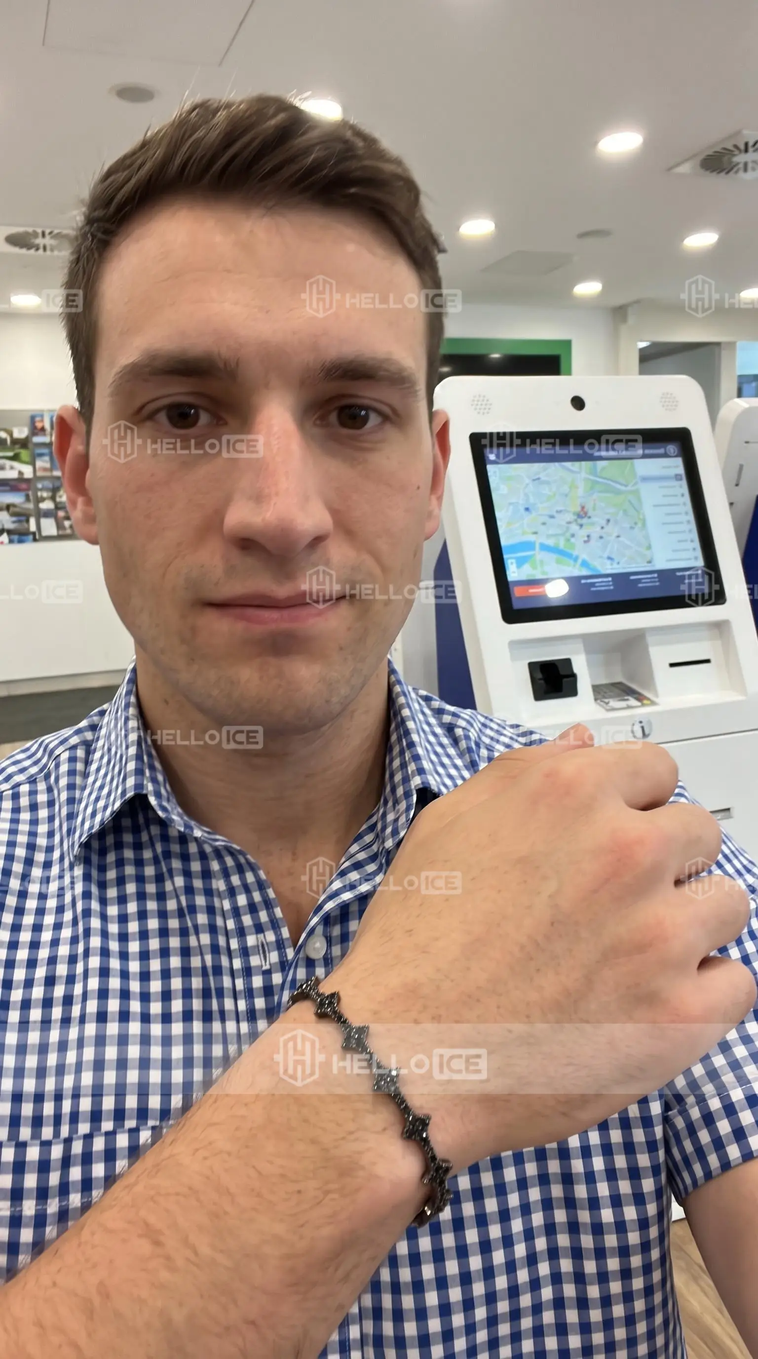 Helloice Review Image