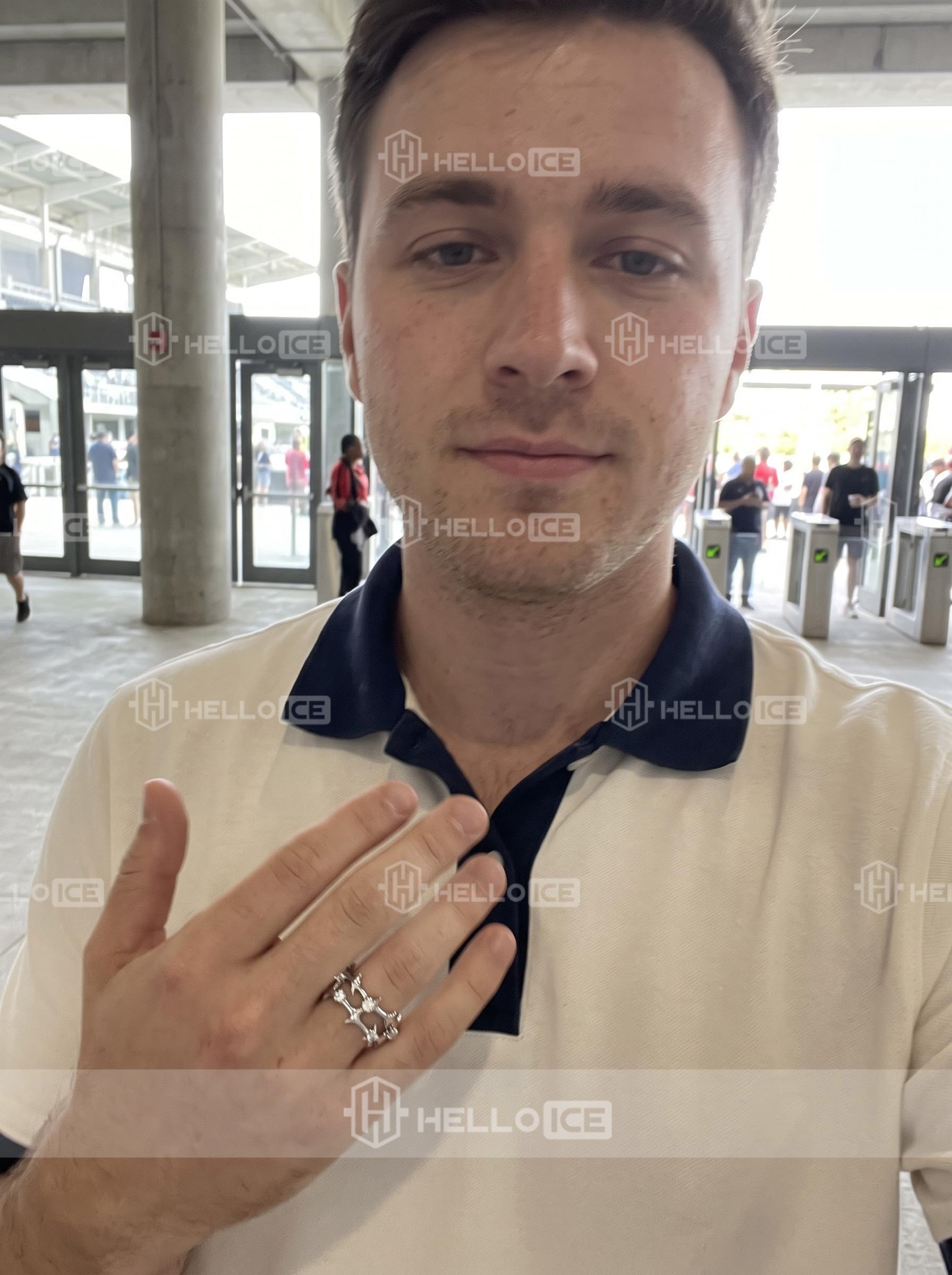 Helloice Review Image