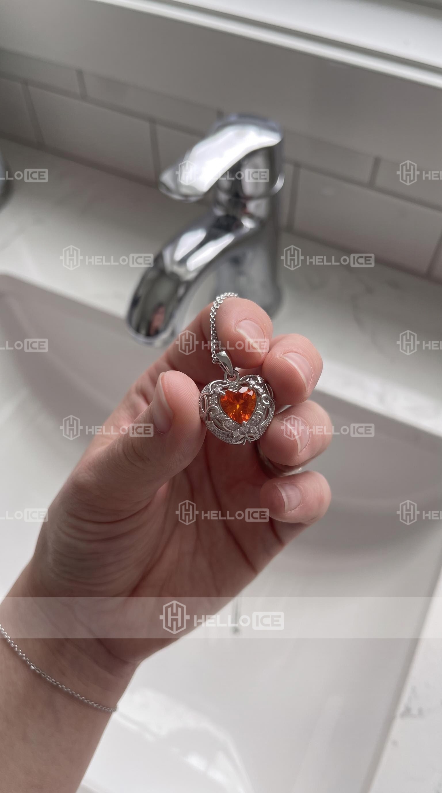 Helloice Review Image