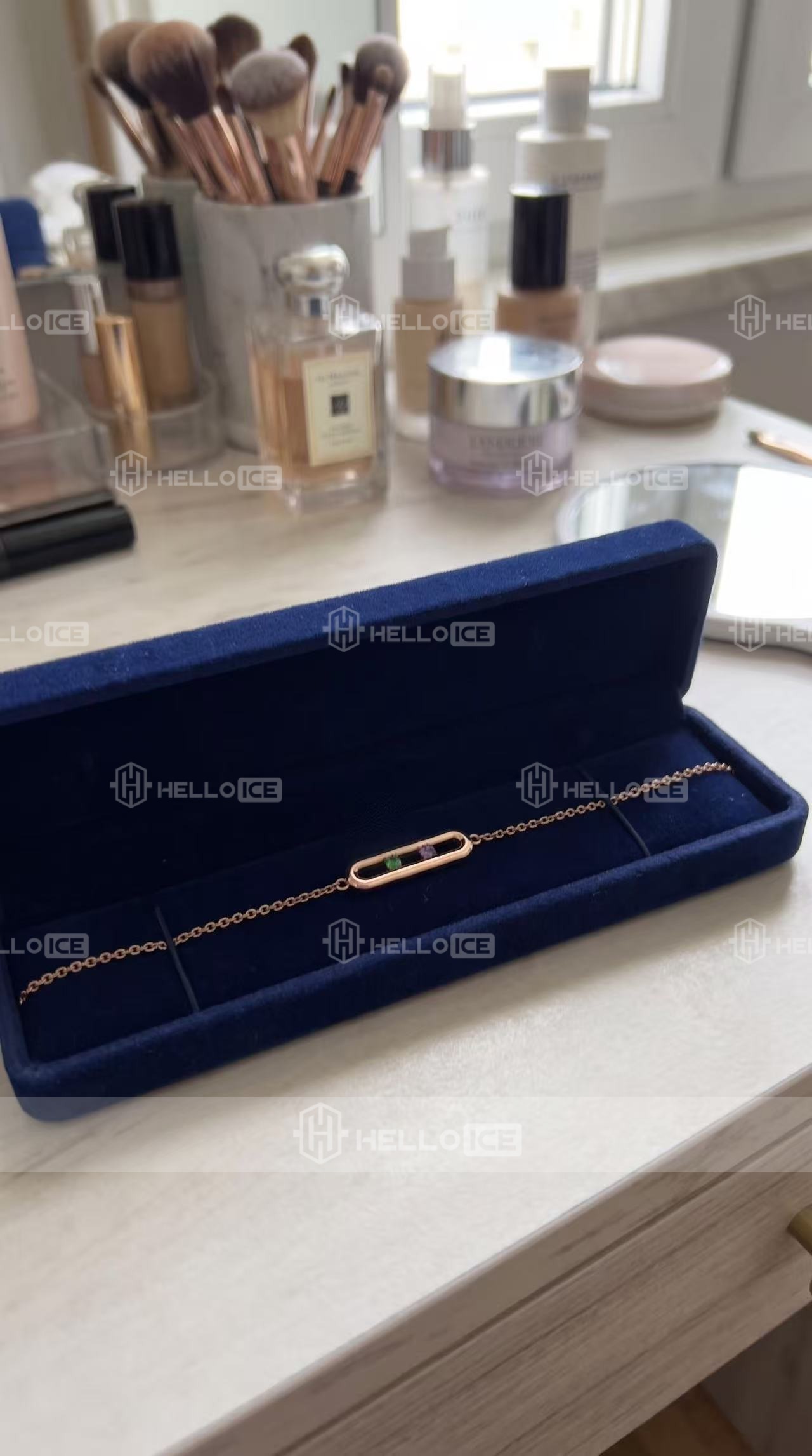 Helloice Review Image