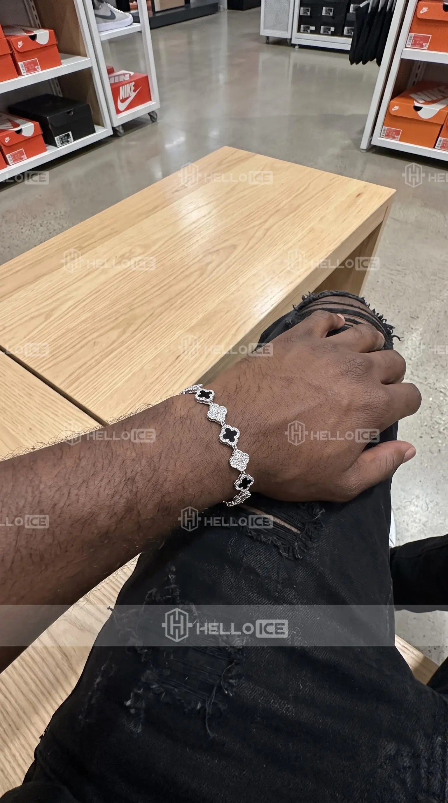 Helloice Review Image