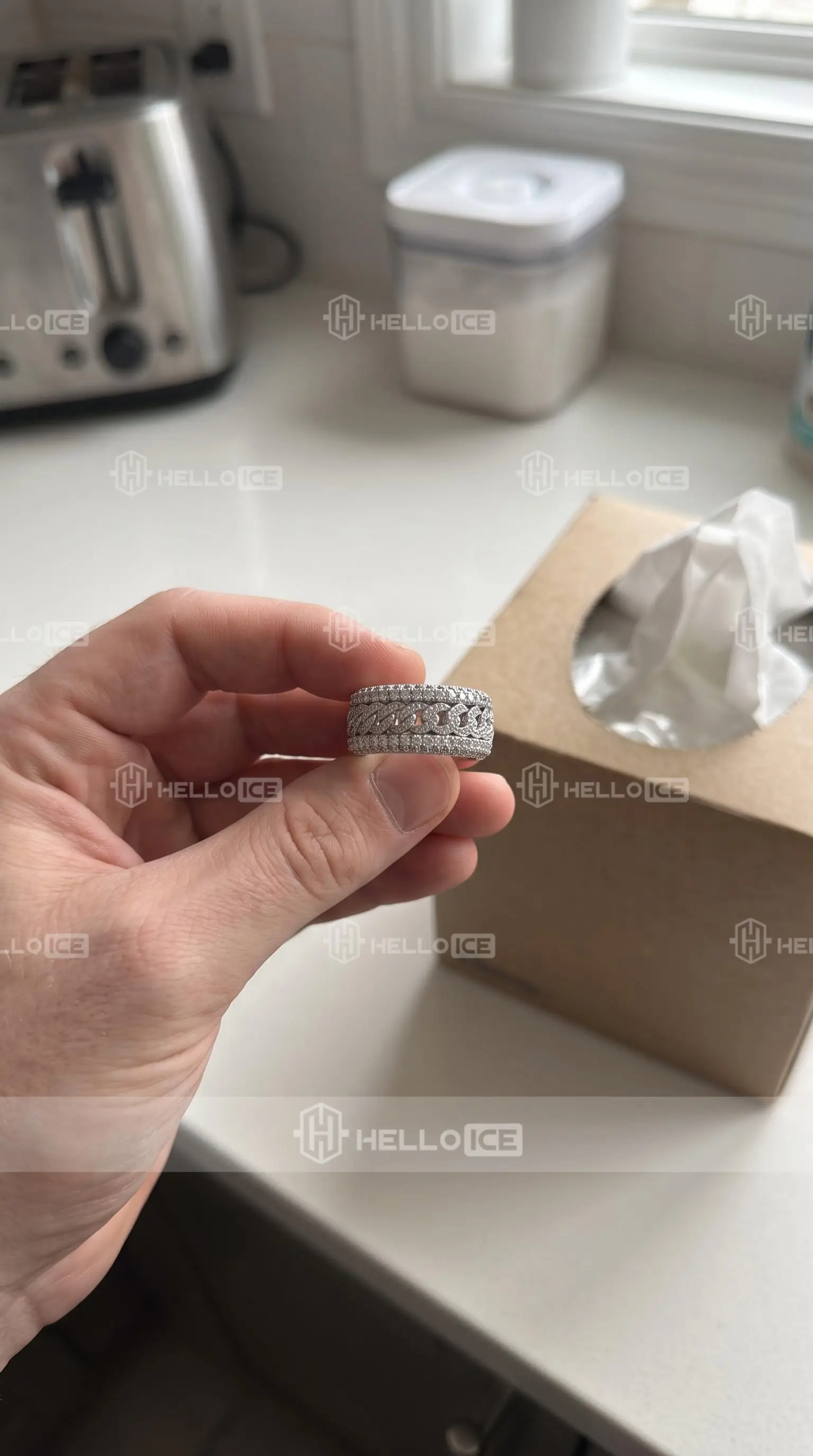 Helloice Review Image