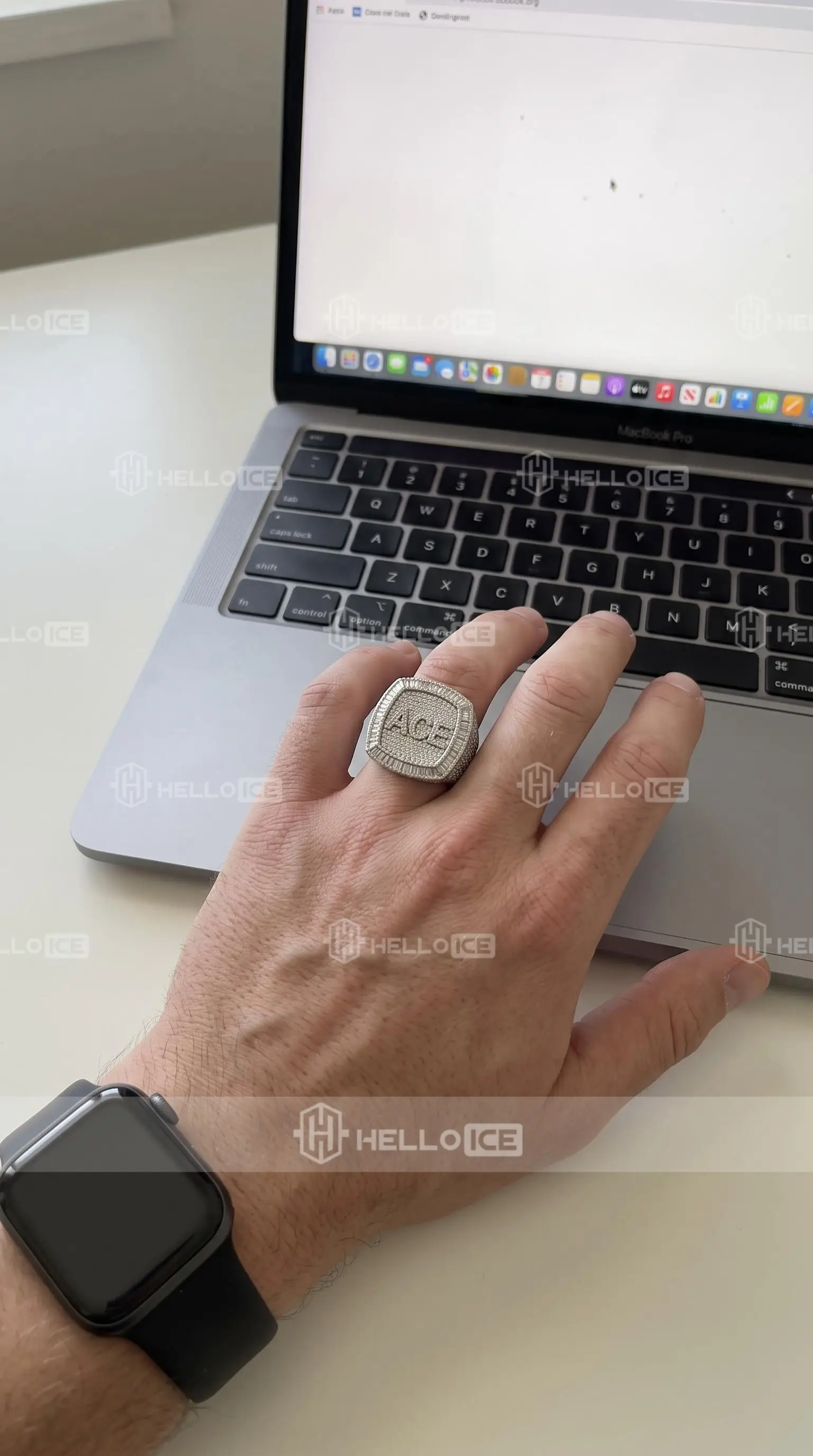 Helloice Review Image