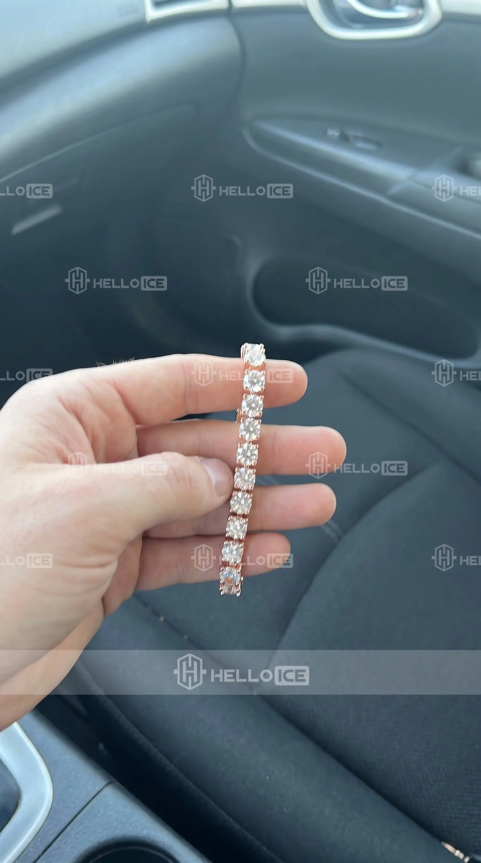 Helloice Review Image