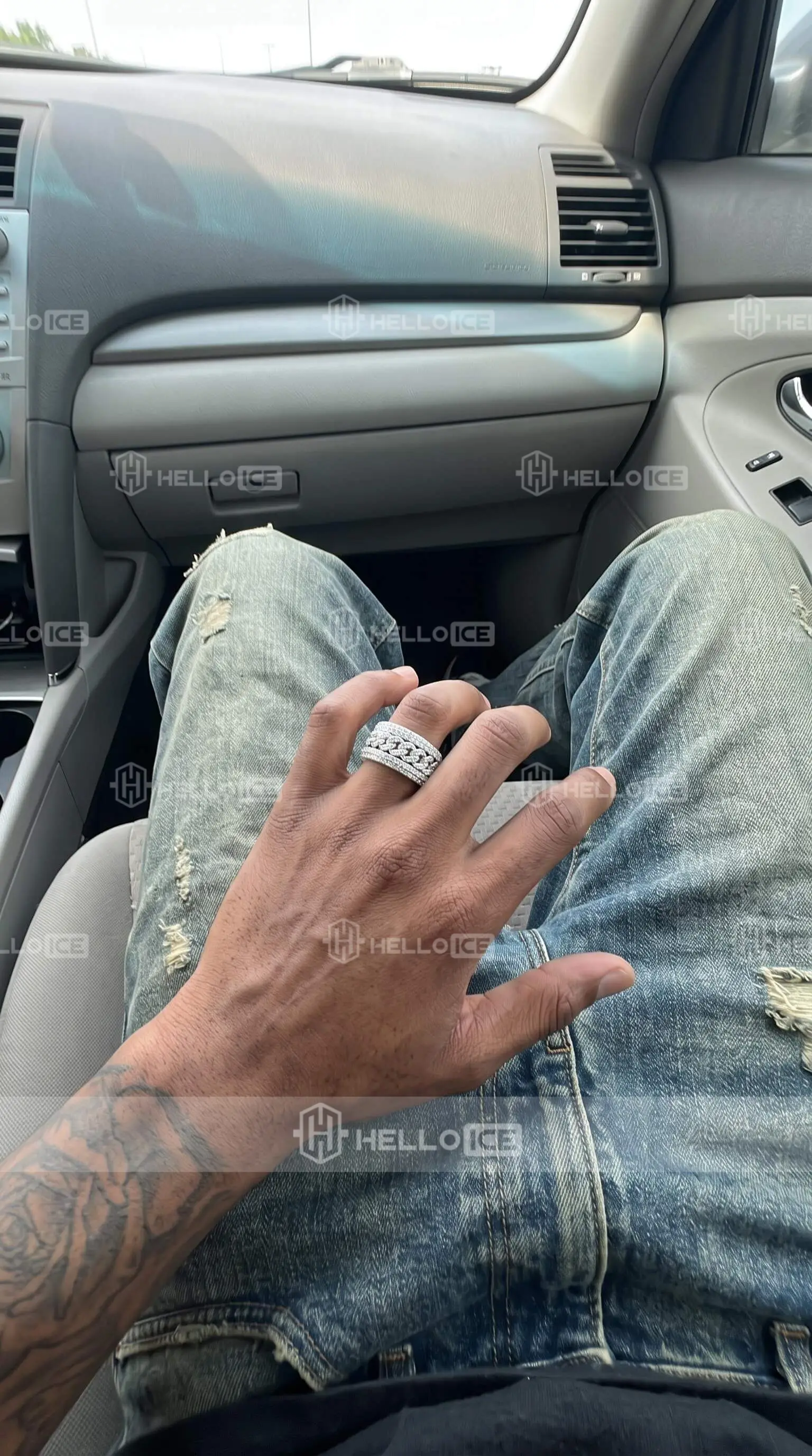 Helloice Review Image