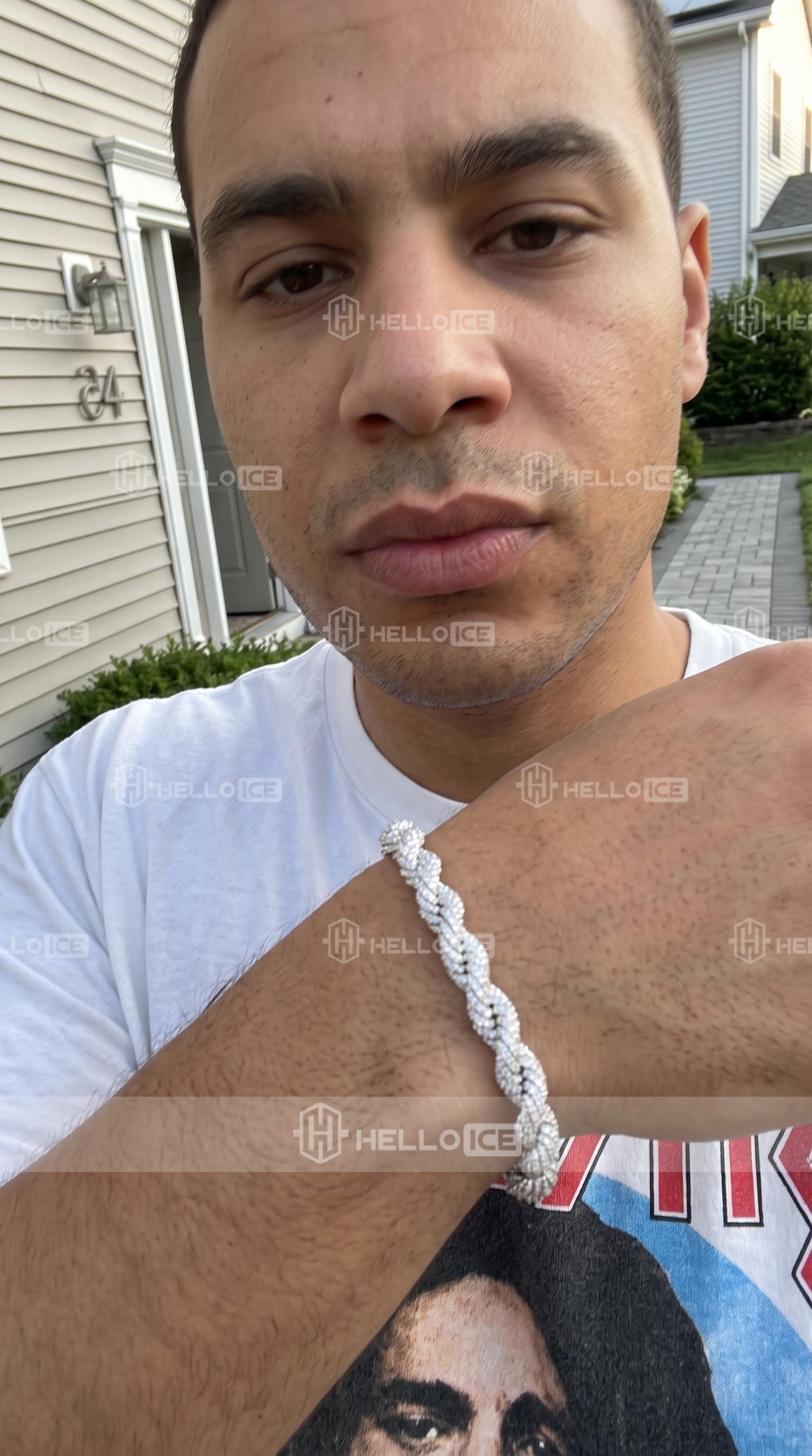 Helloice Review Image
