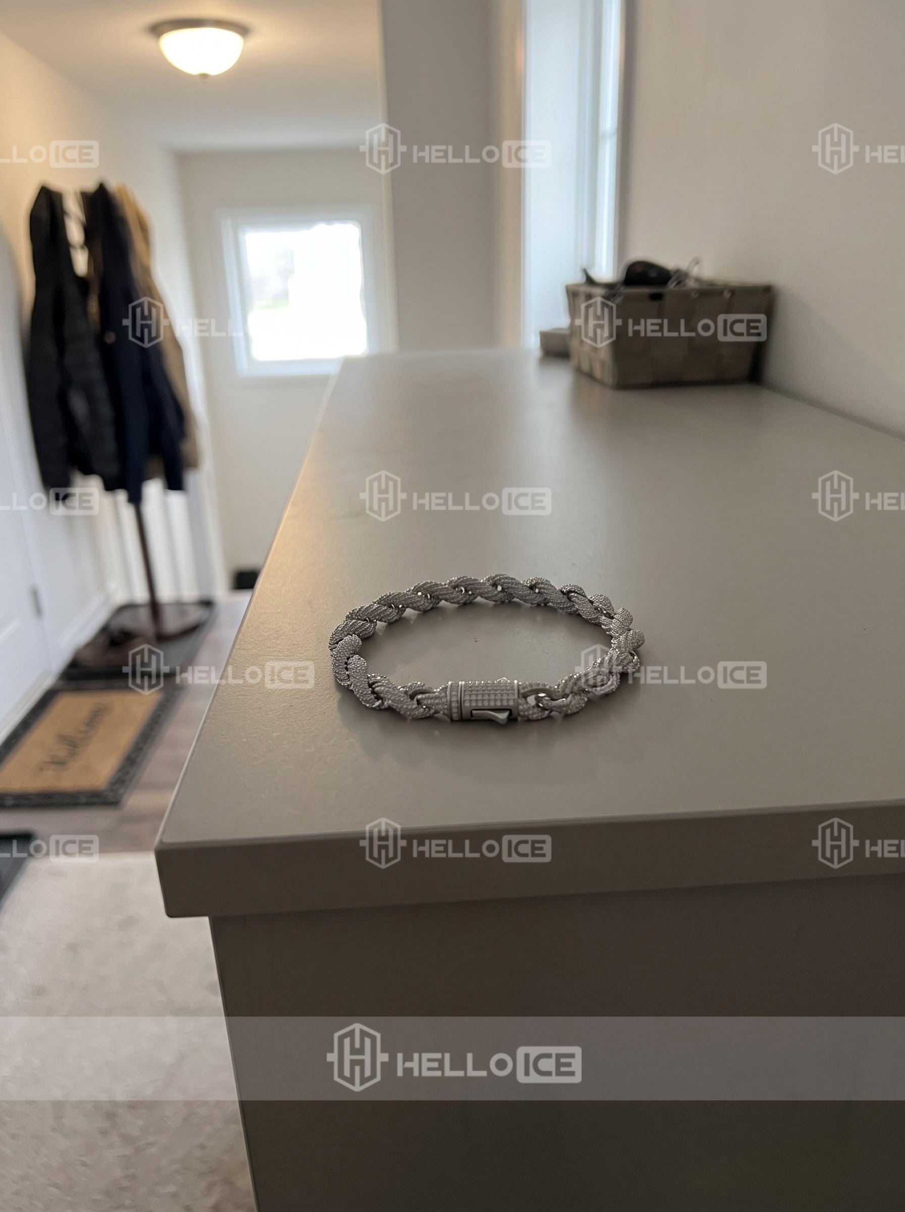 Helloice Review Image