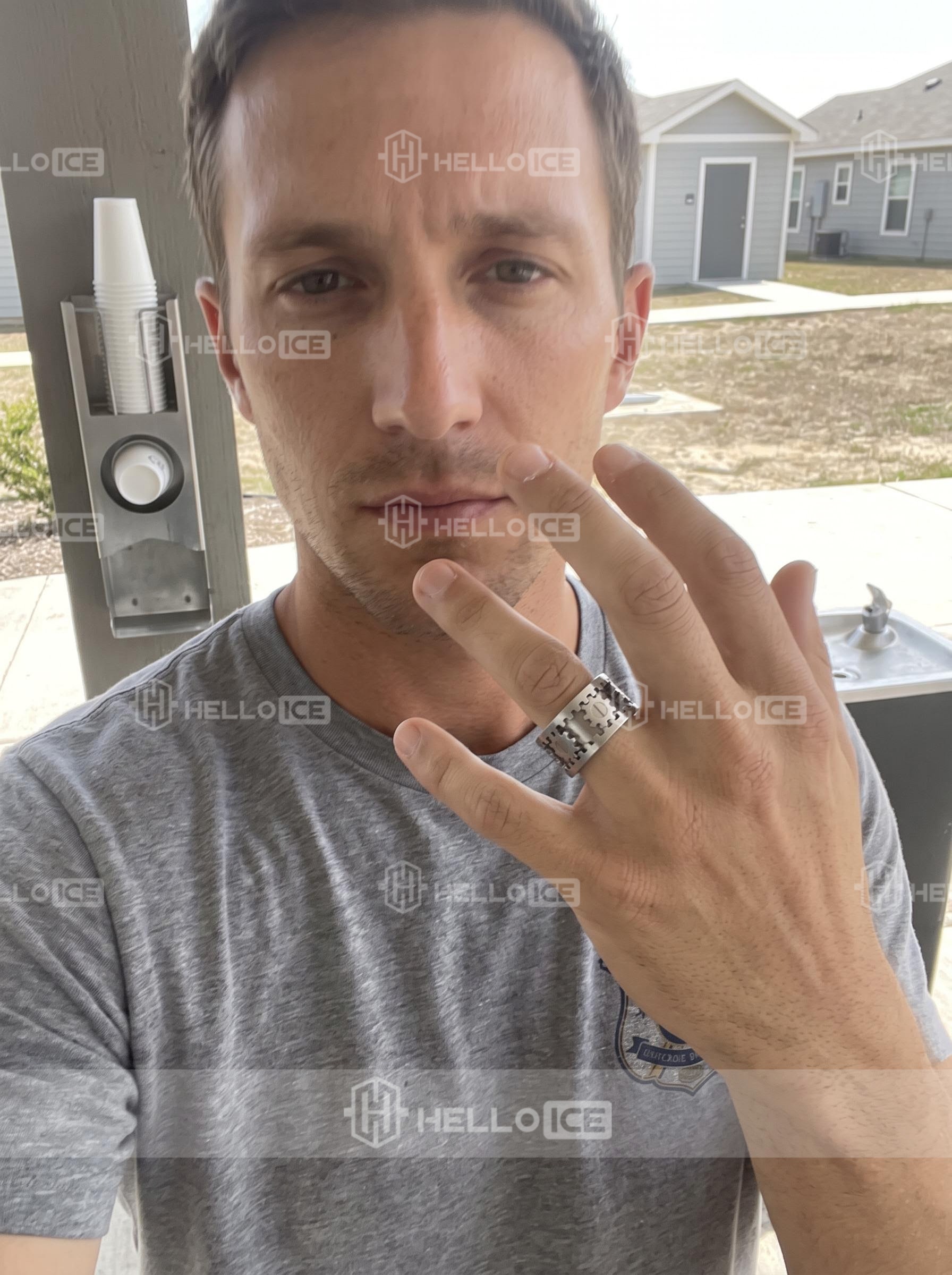 Helloice Review Image