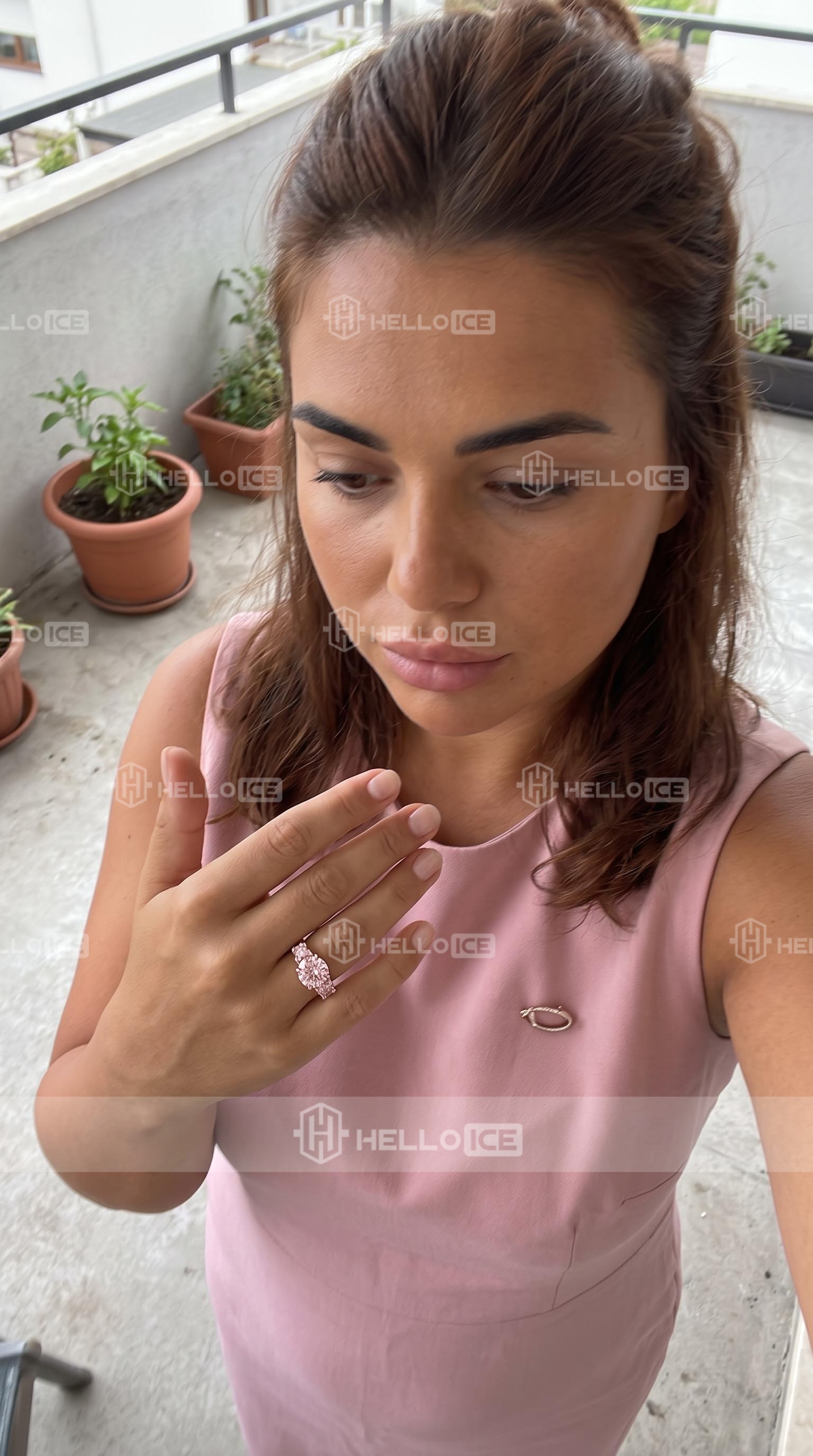 Helloice Review Image