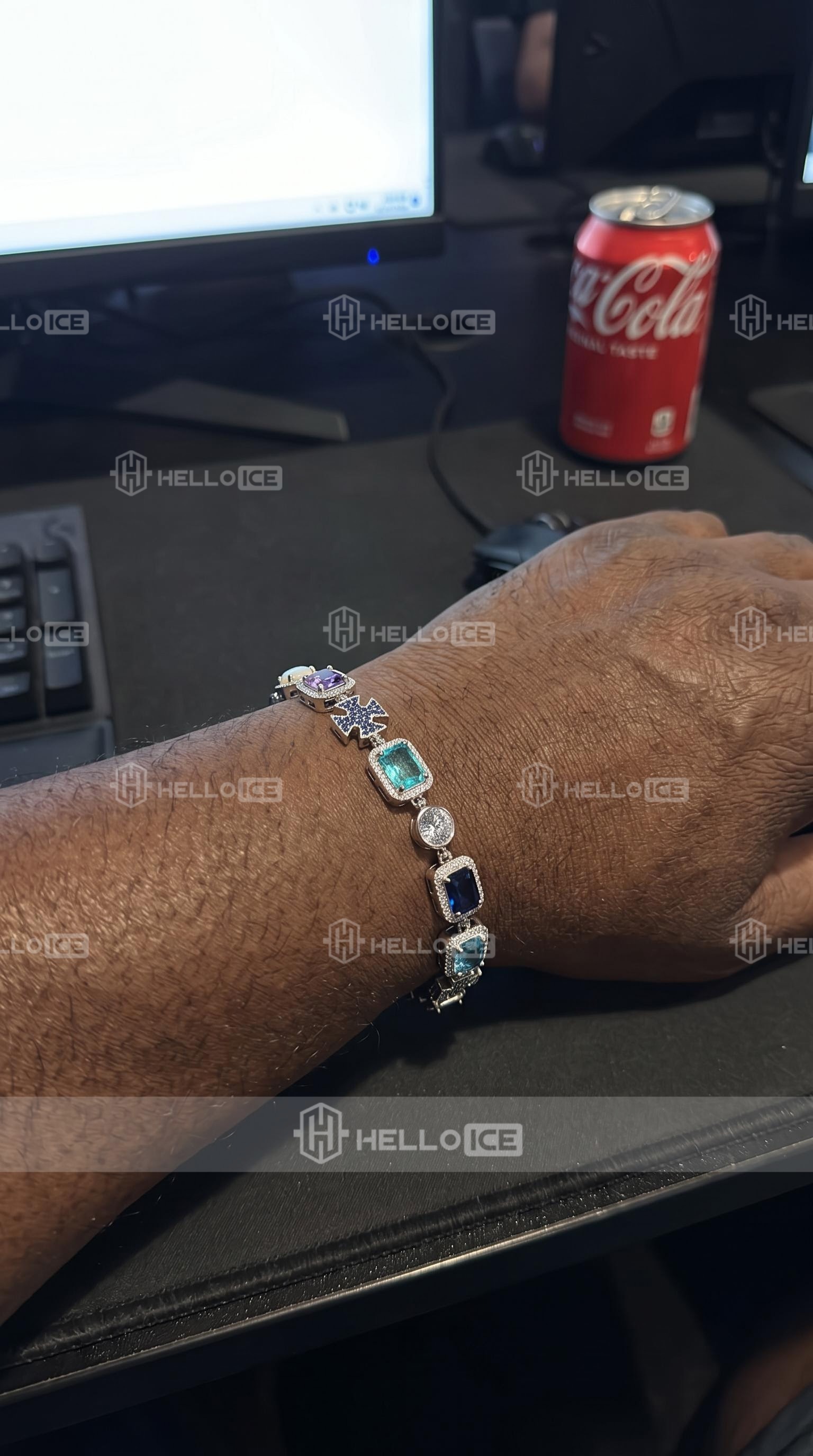 Helloice Review Image