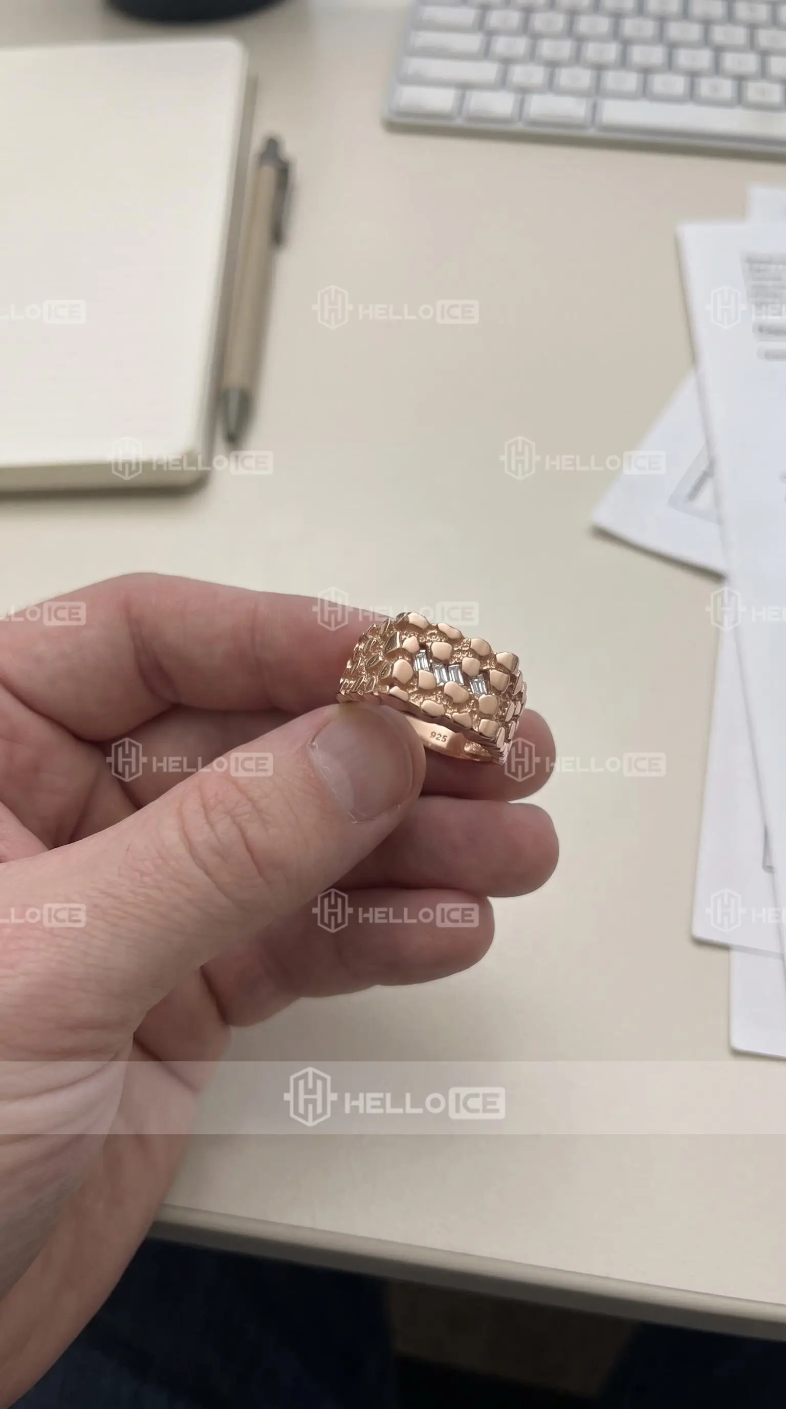 Helloice Review Image