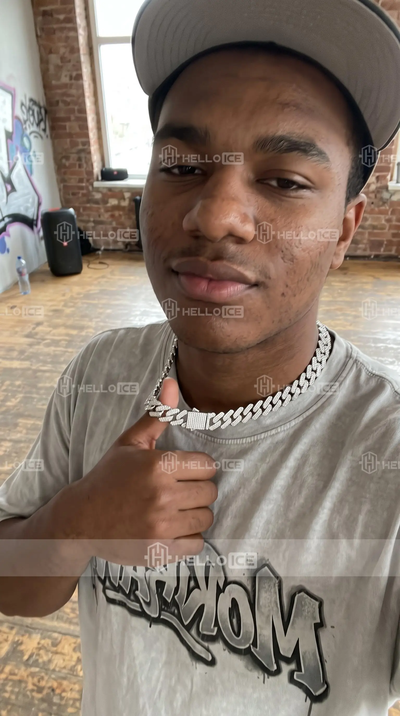 Helloice Review Image