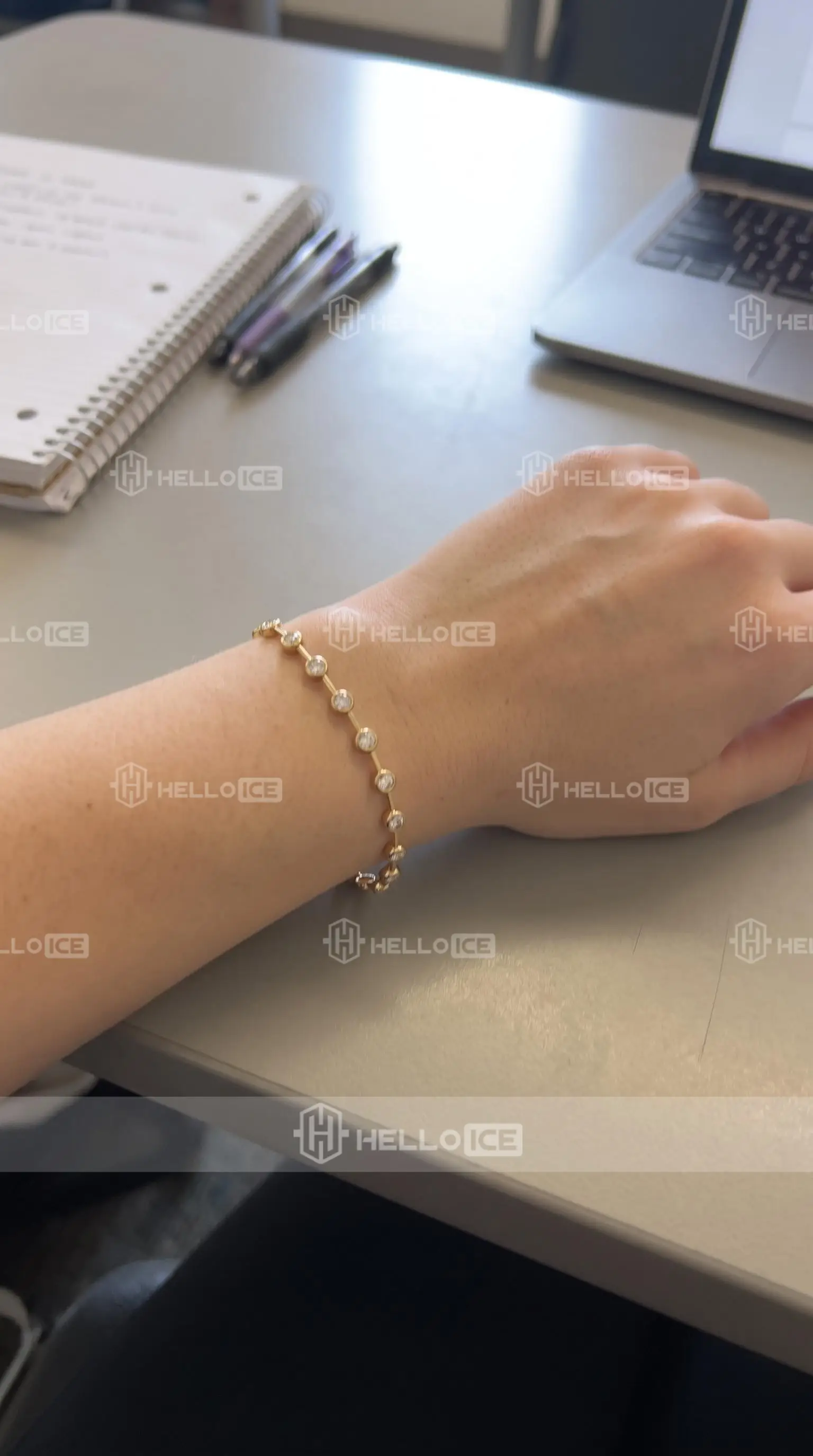 Helloice Review Image