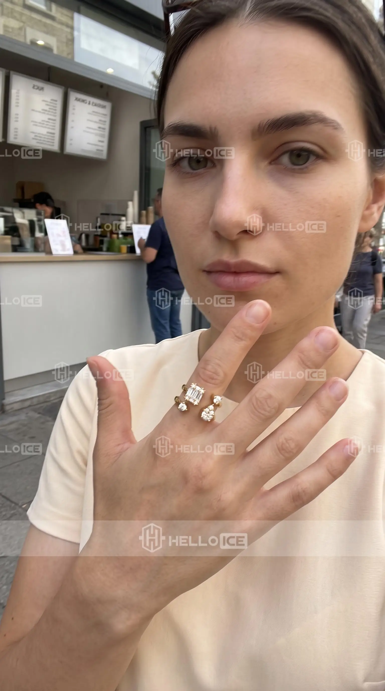 Helloice Review Image