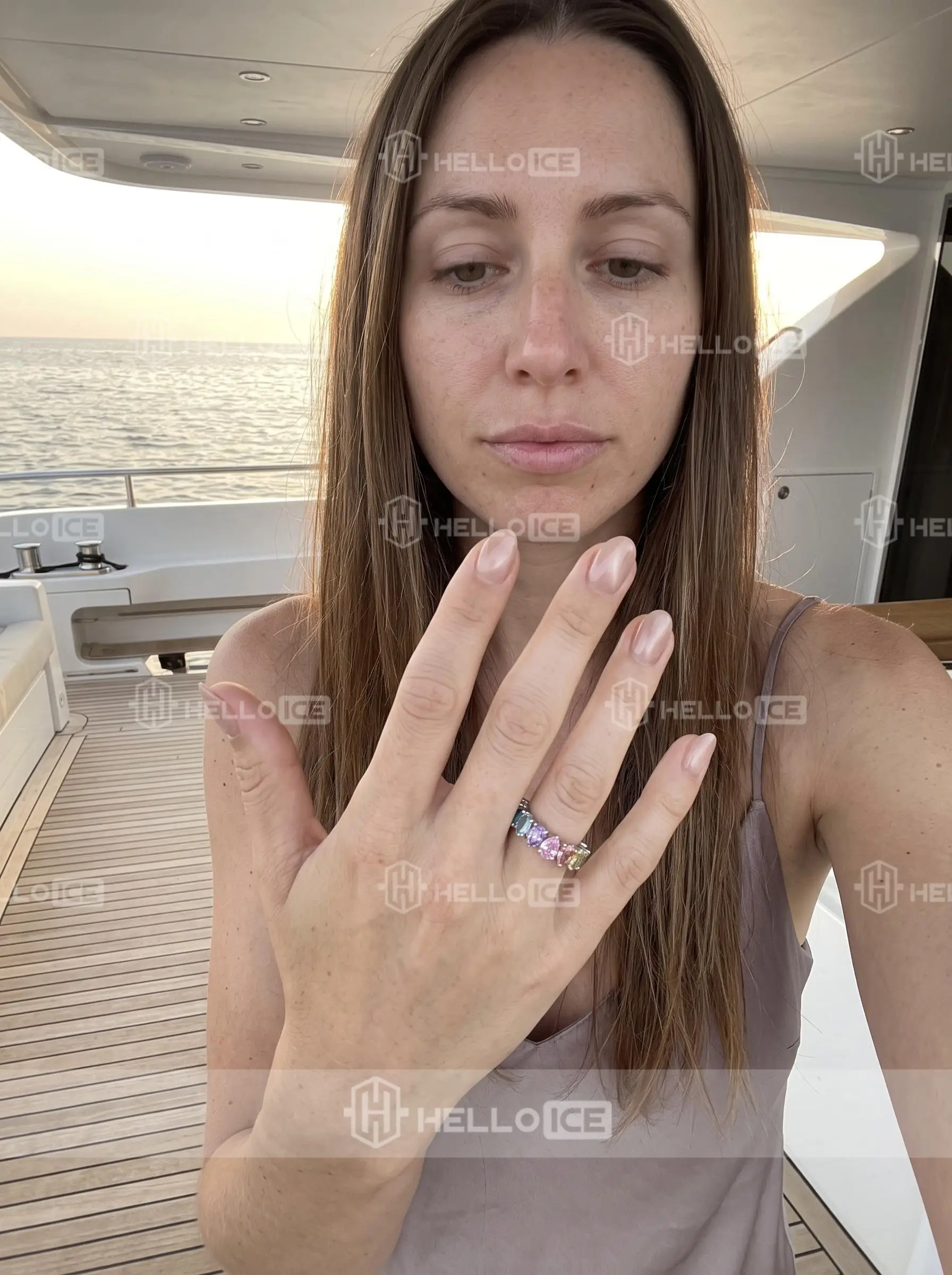 Helloice Review Image