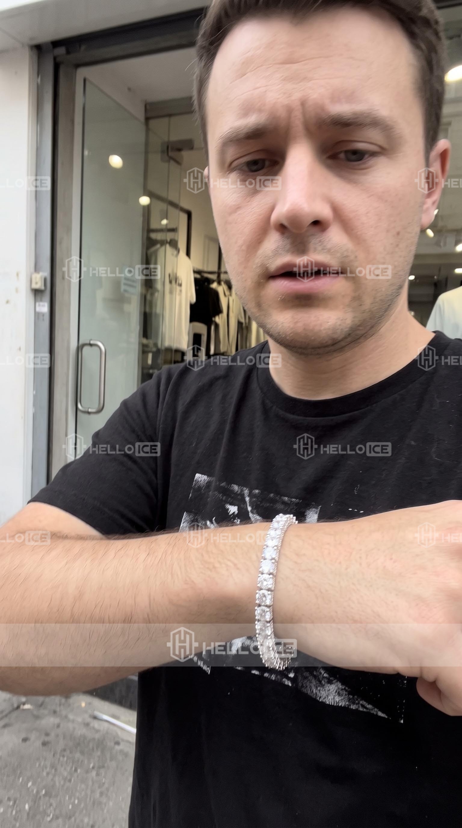 Helloice Review Image