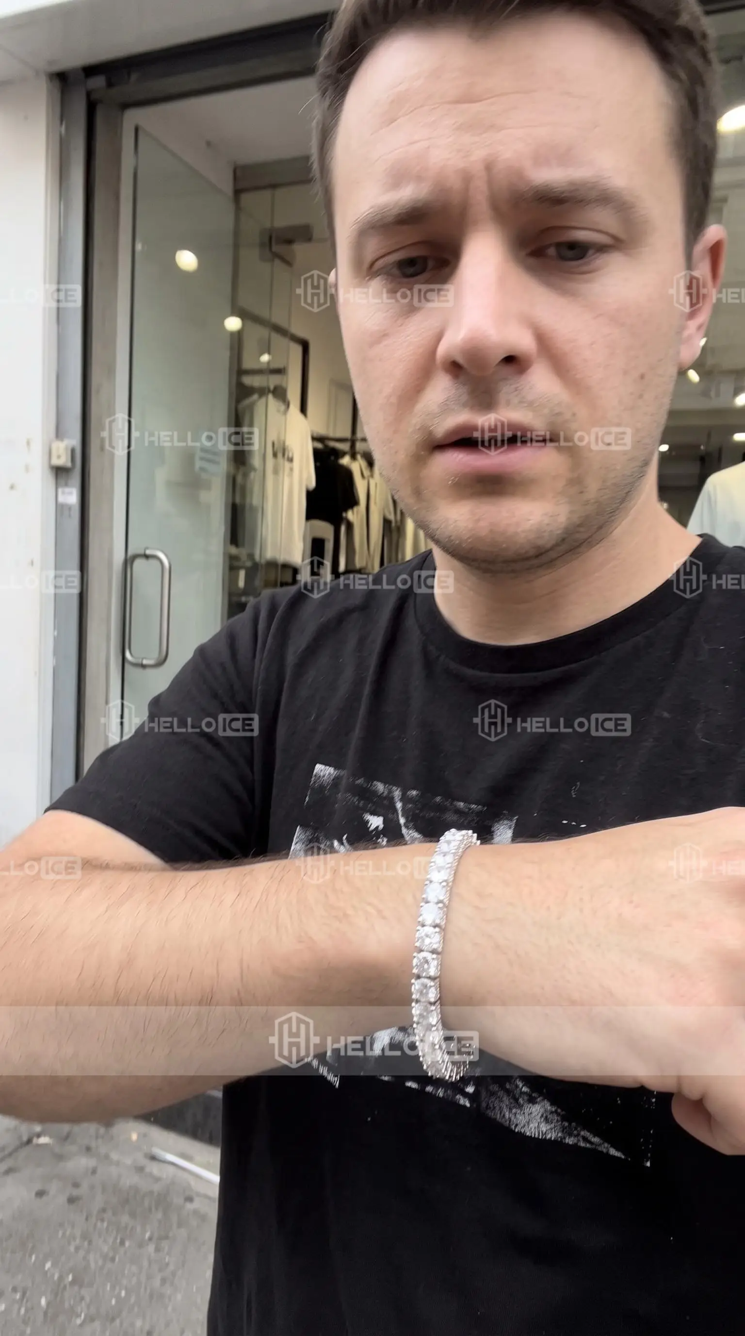 Helloice Review Image