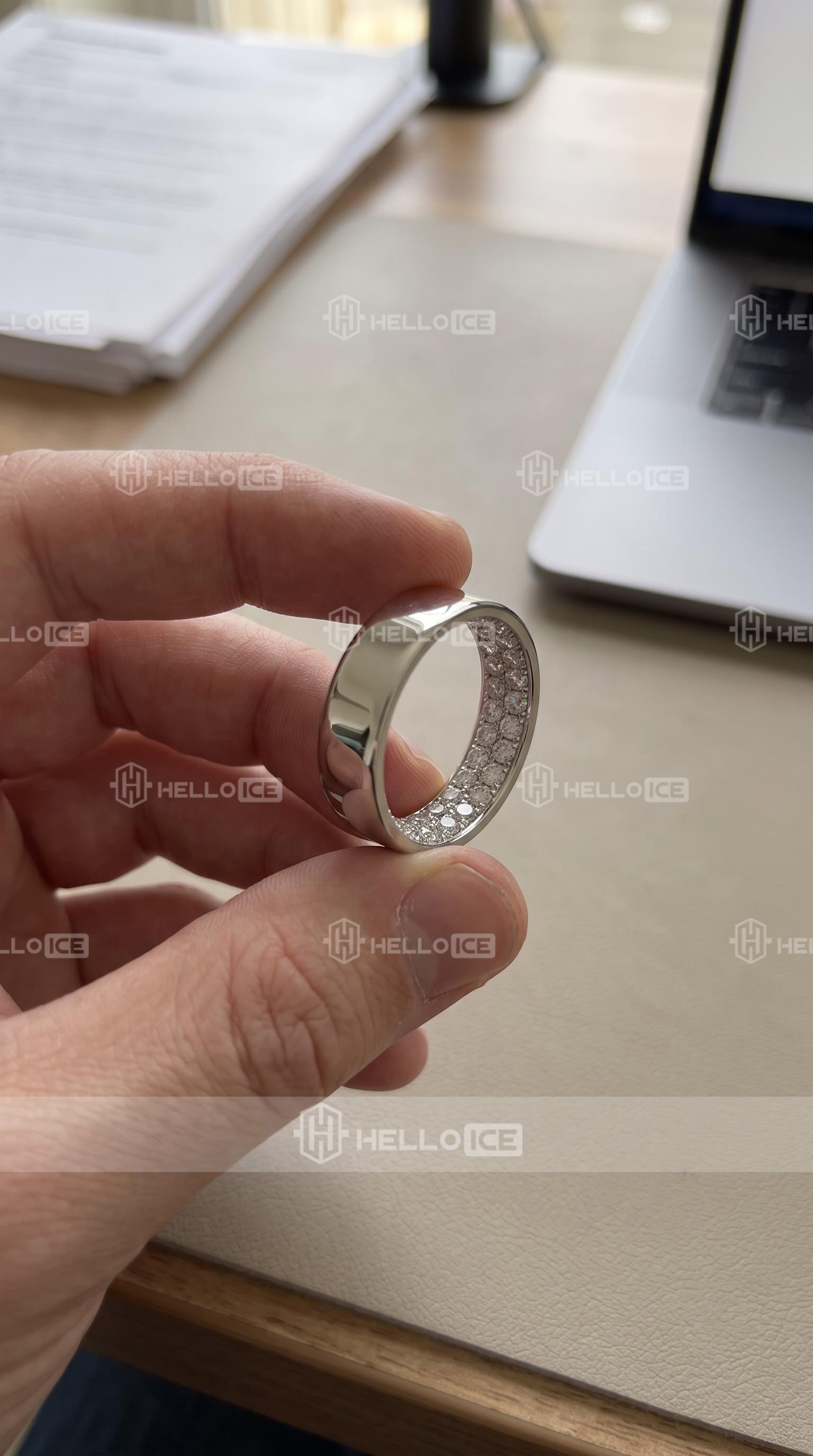 Helloice Review Image
