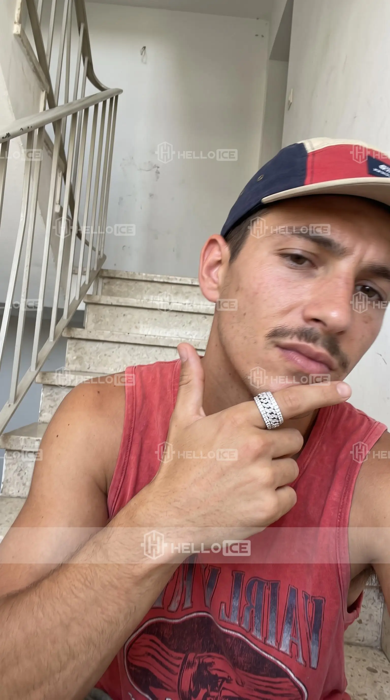 Helloice Review Image
