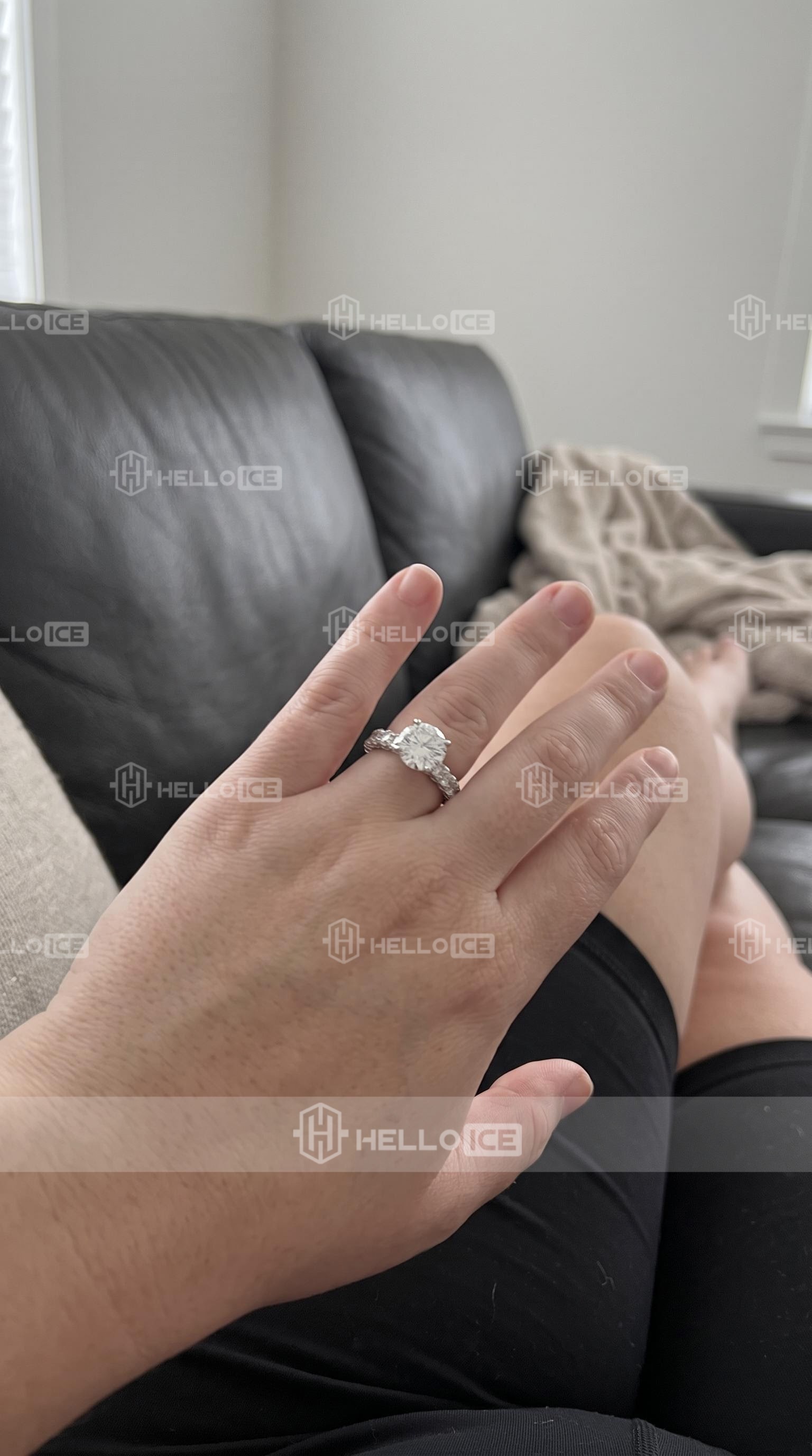 Helloice Review Image