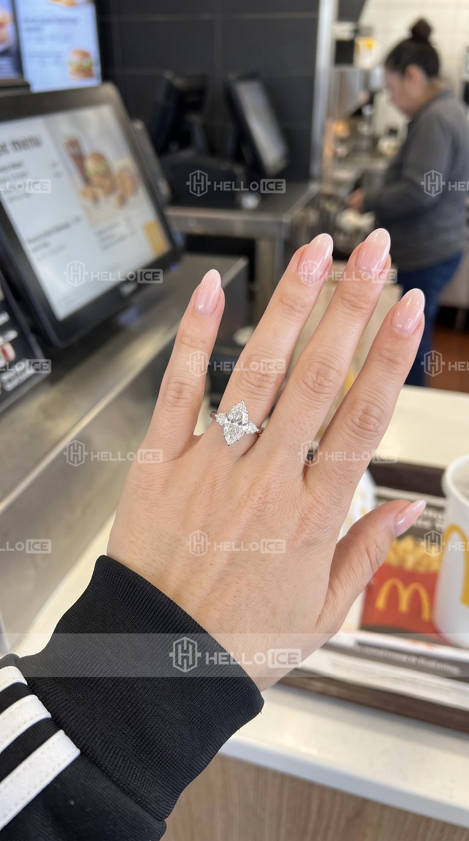 Helloice Review Image