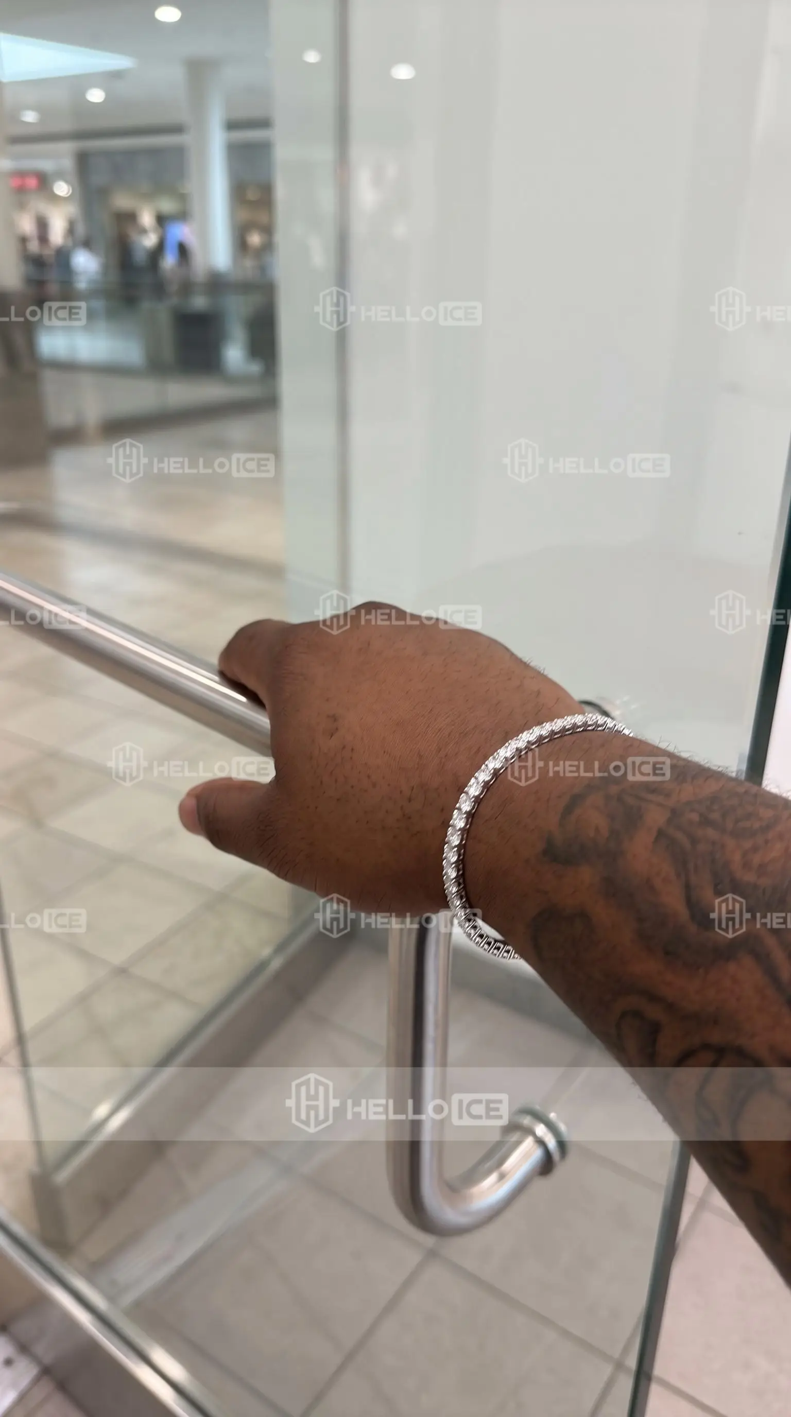 Helloice Review Image